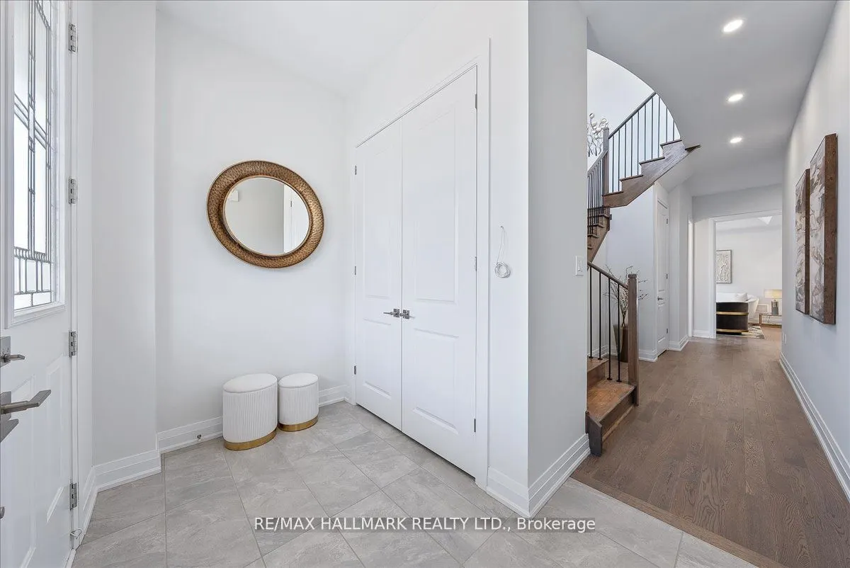 15 Aida Place N