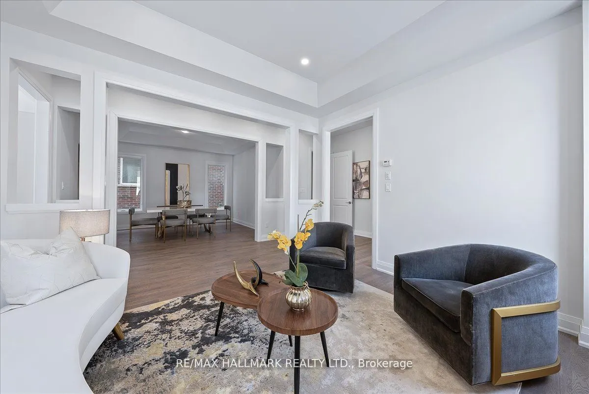 15 Aida Place N