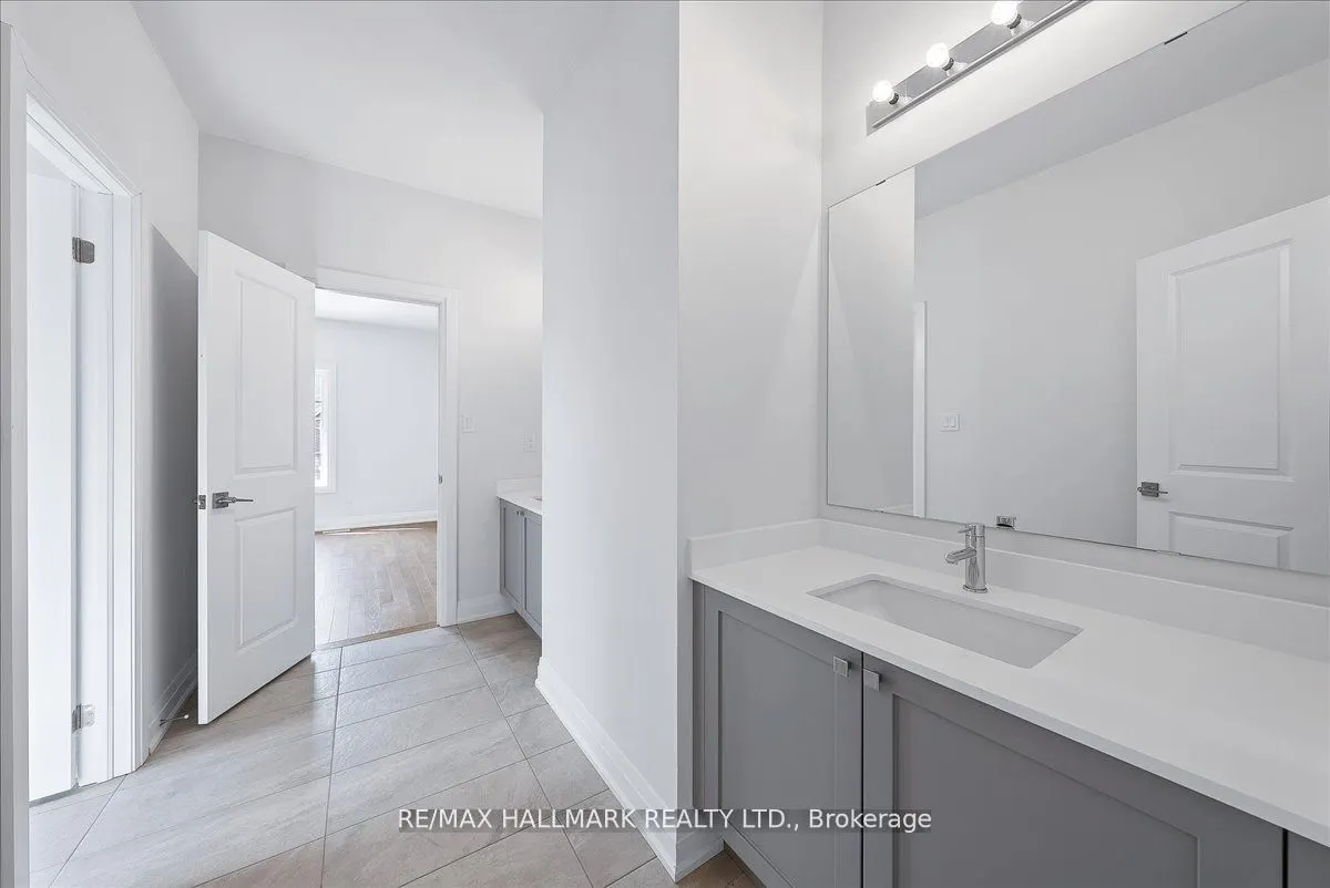 15 Aida Place N