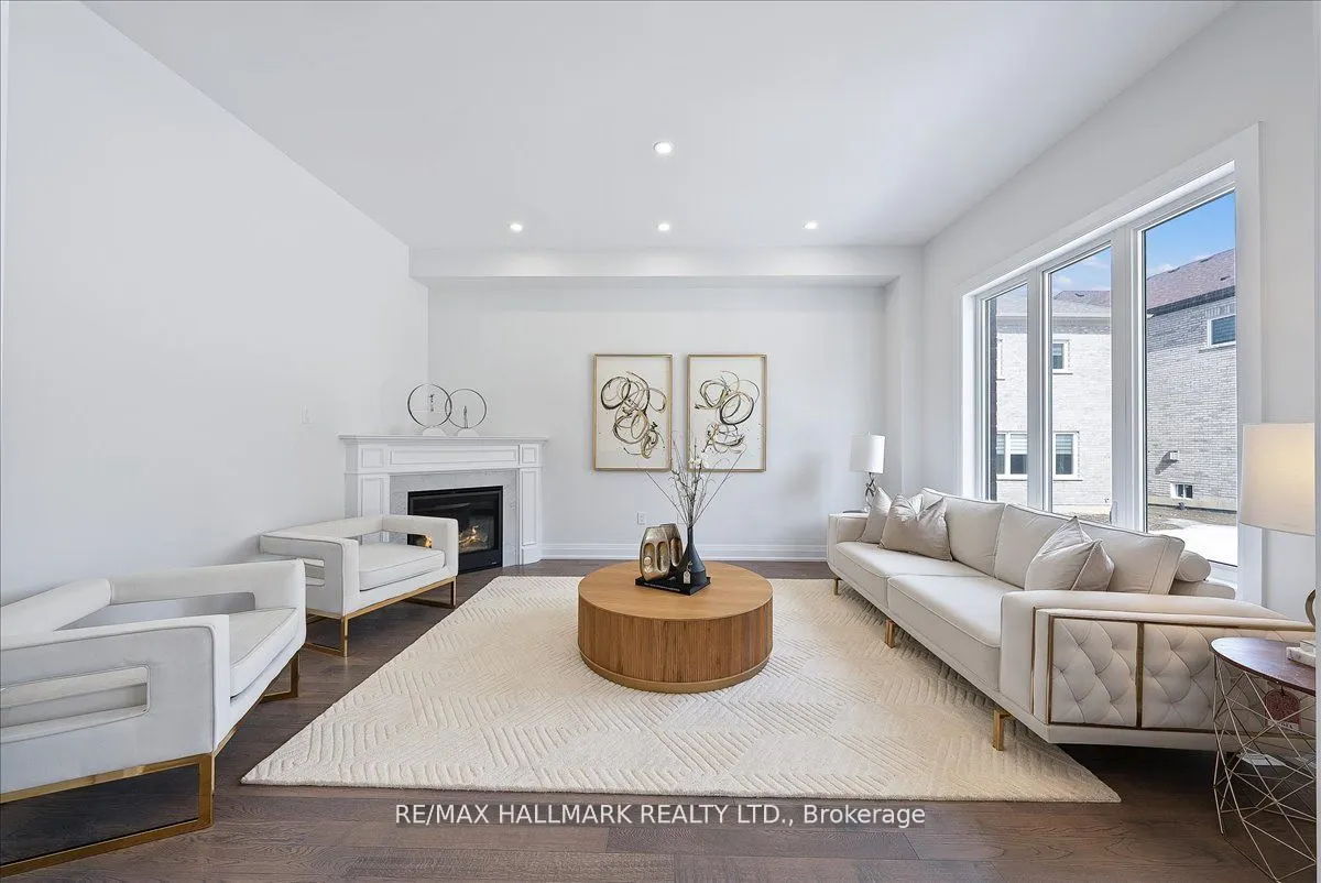 15 Aida Place N