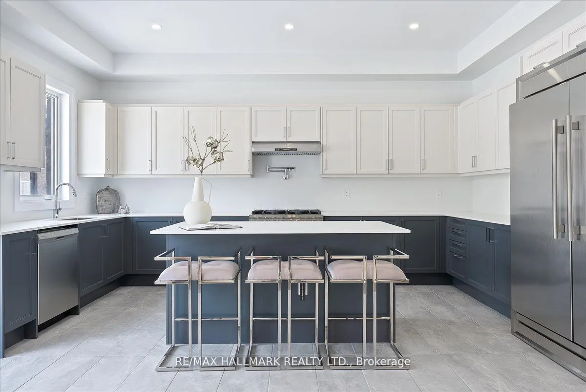 15 Aida Place N