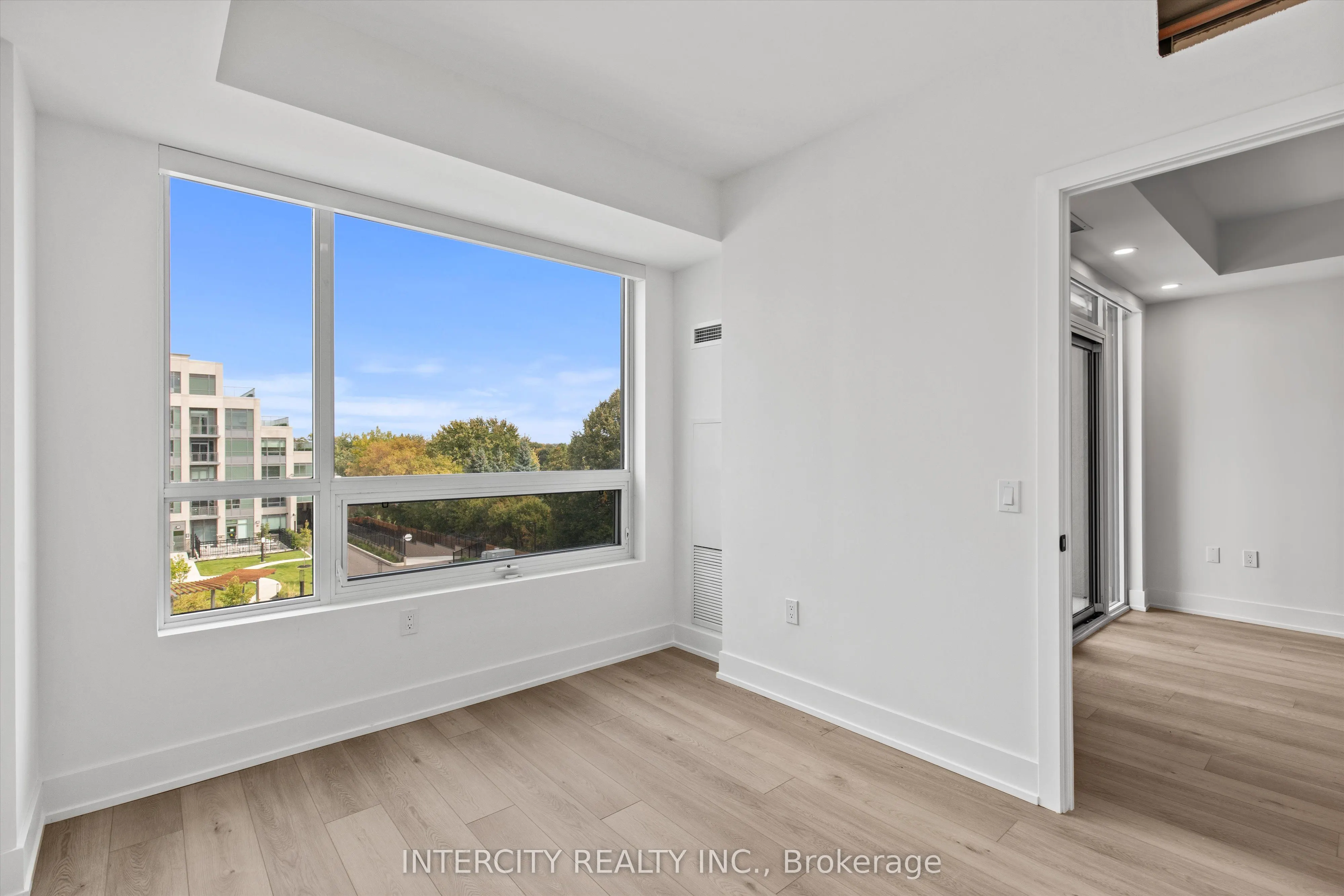 2075 King Road, #415