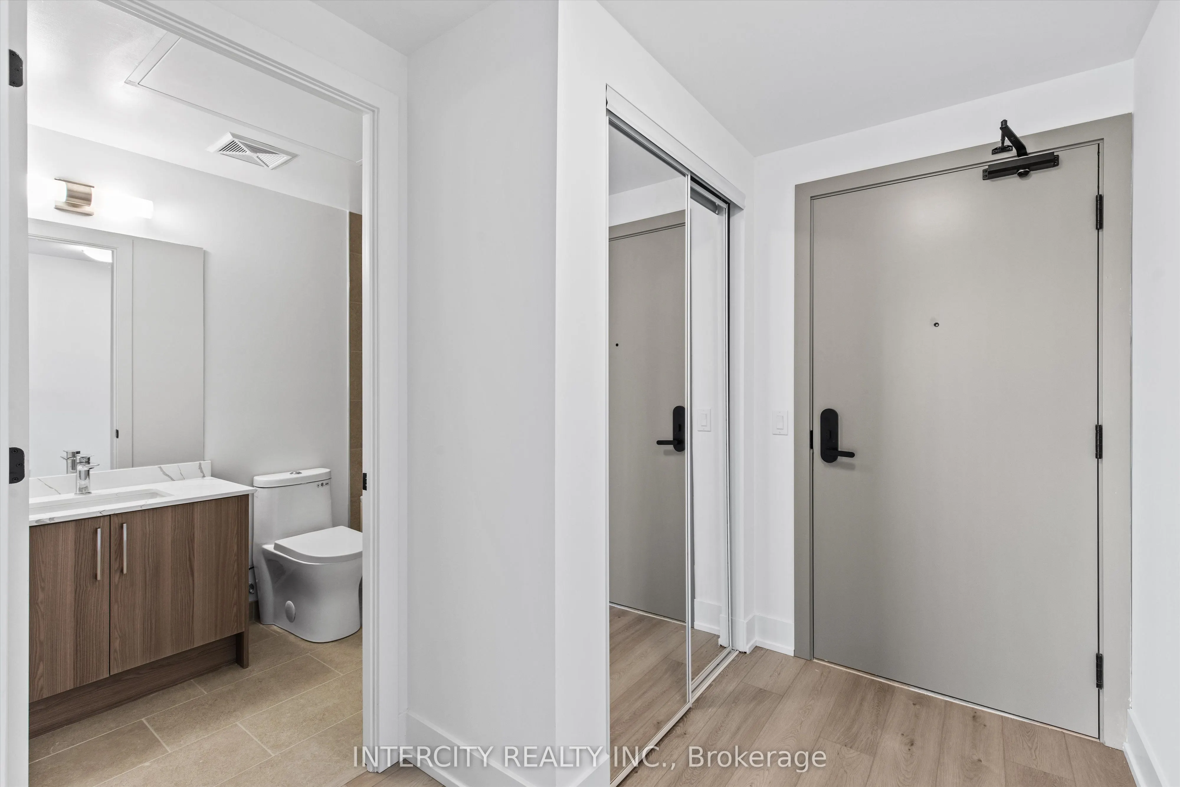 2075 King Road, #415