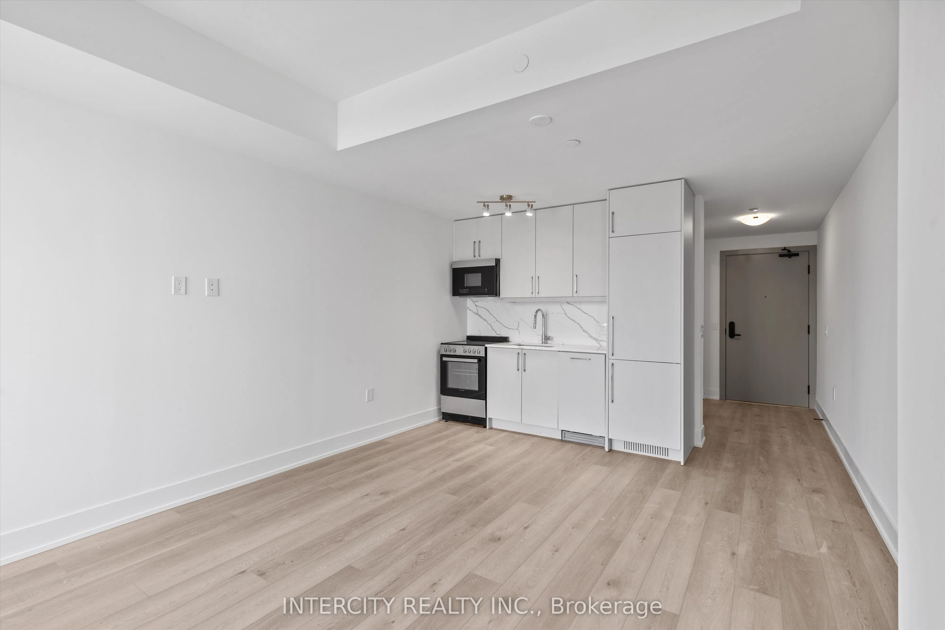 2075 King Road, #415
