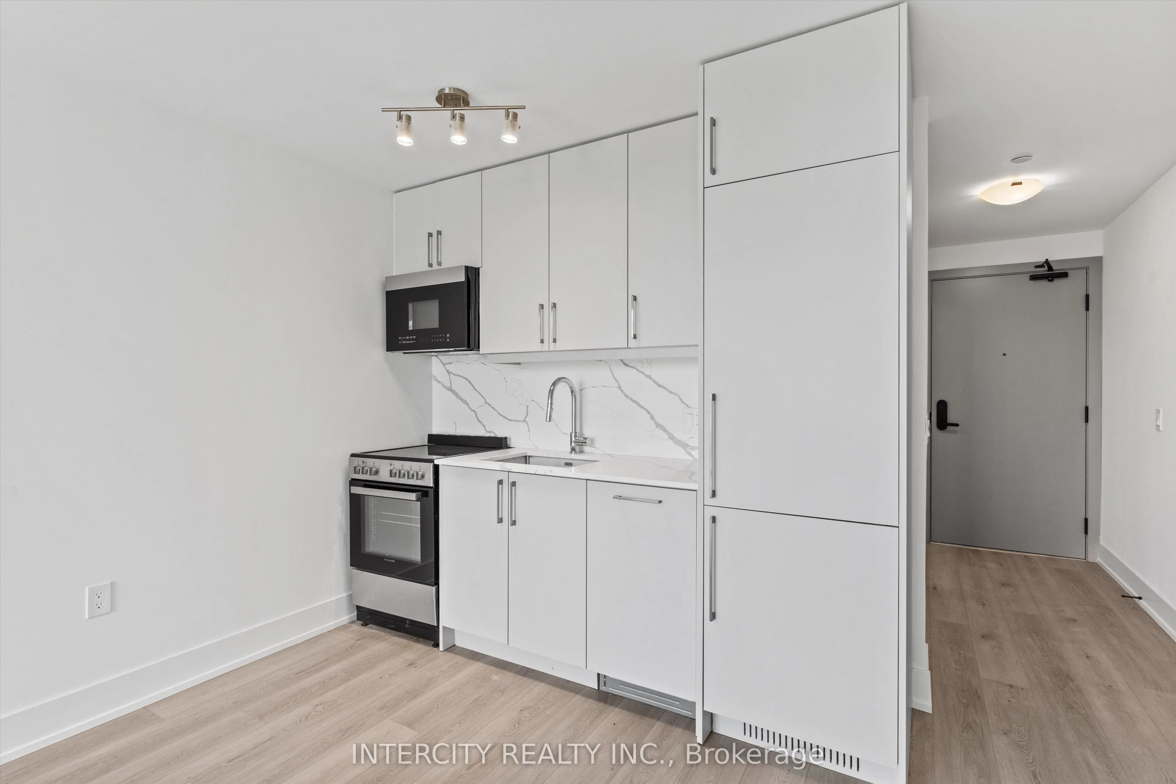 2075 King Road, #415