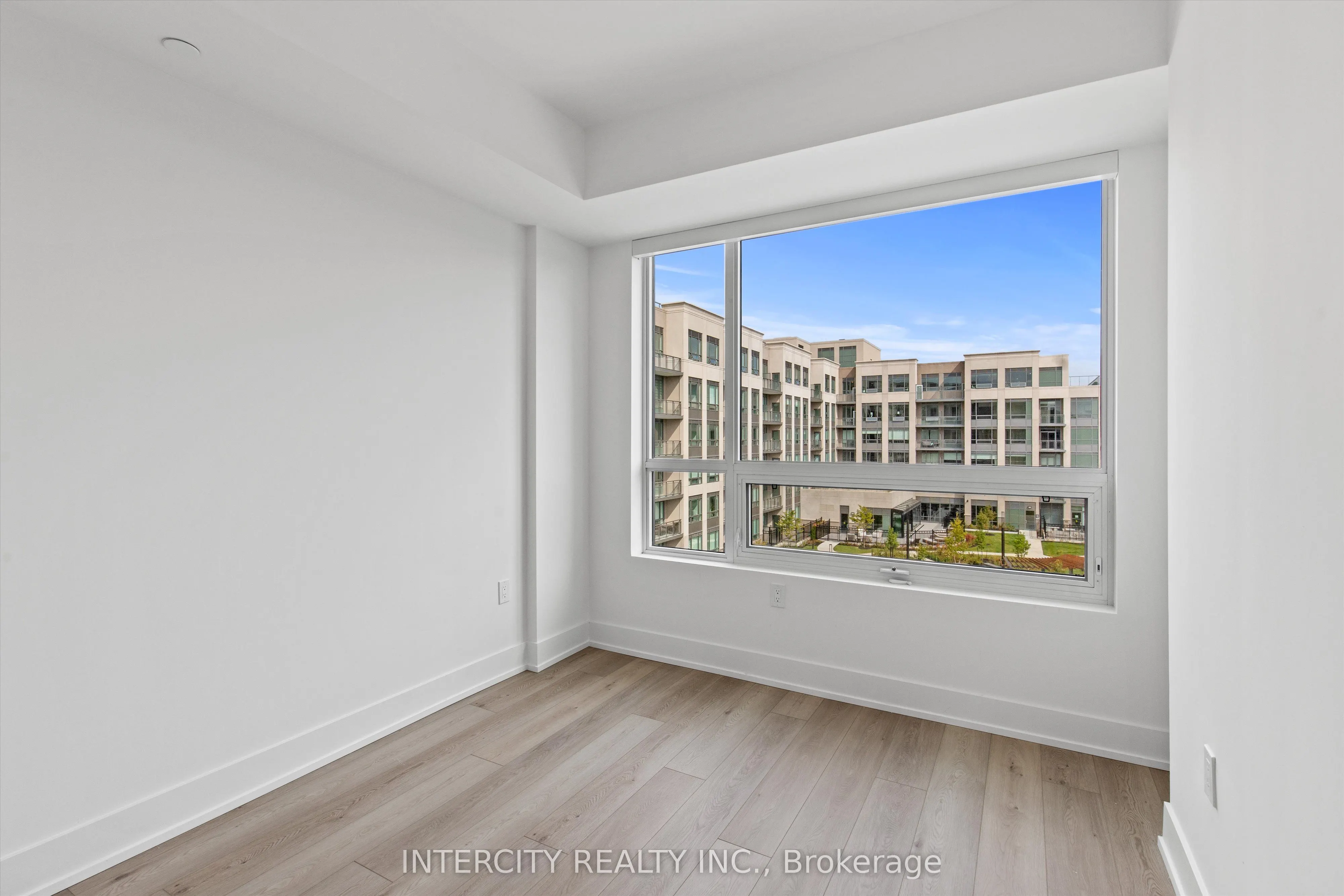 2075 King Road, #415