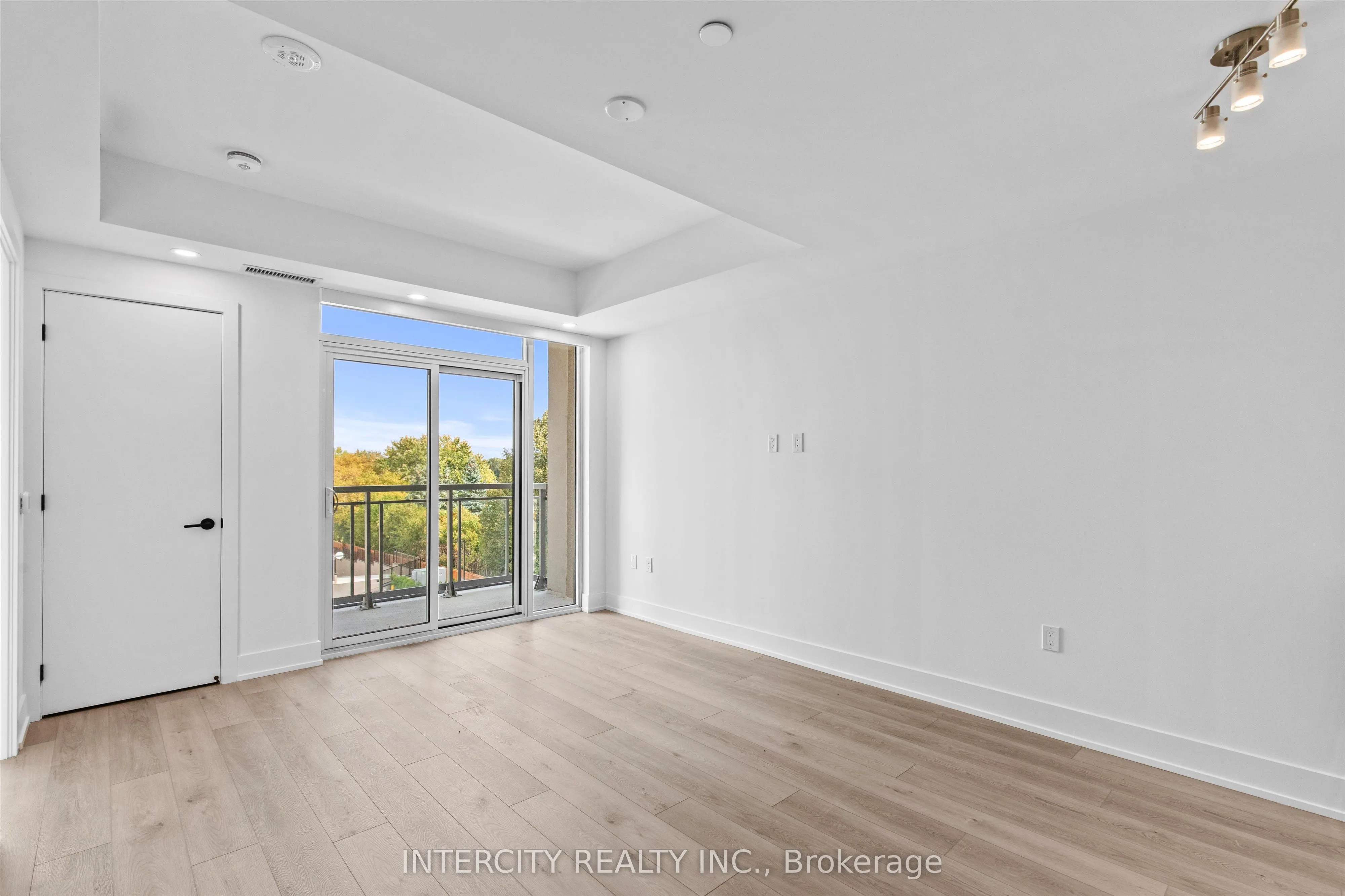 2075 King Road, #415