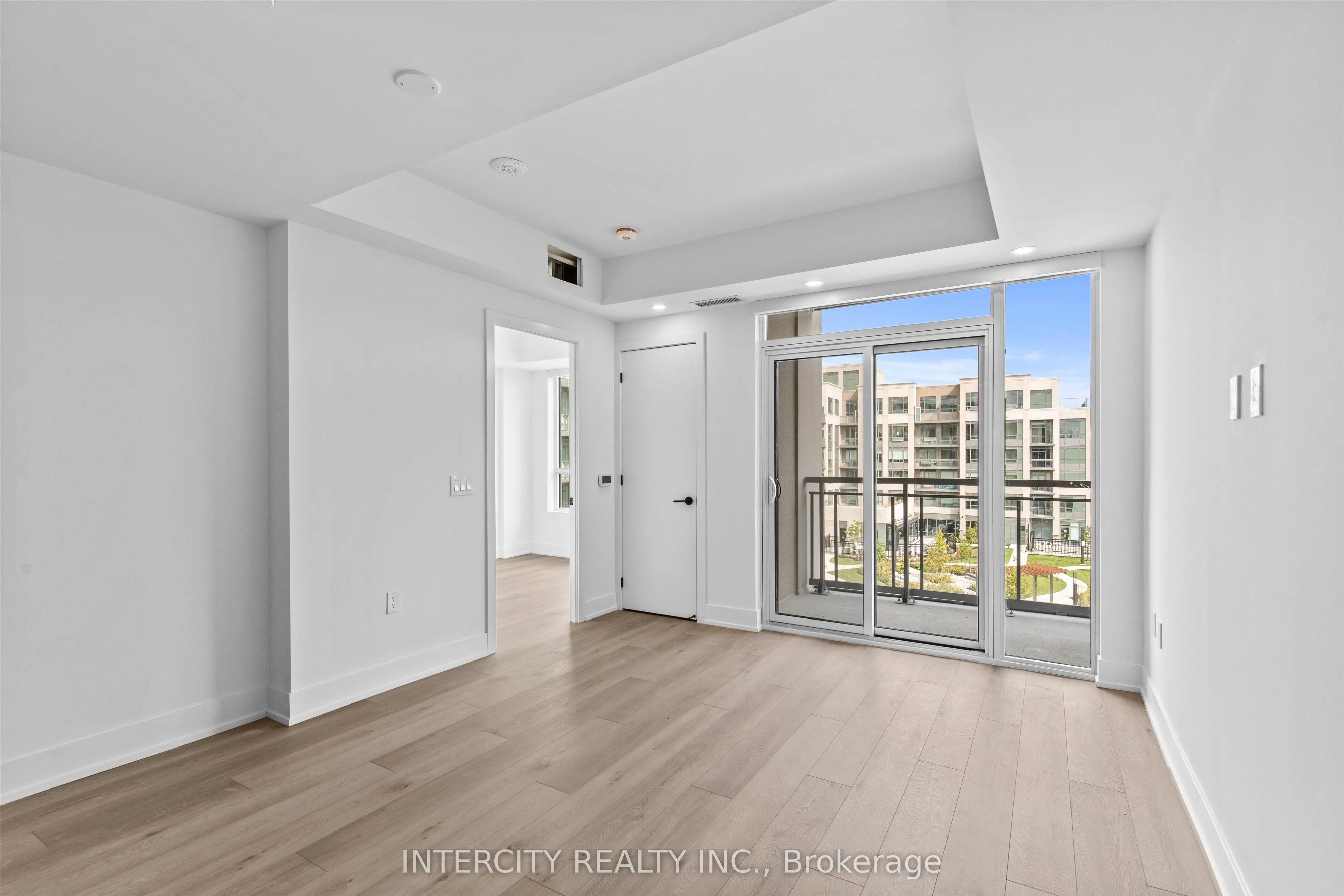 2075 King Road, #415