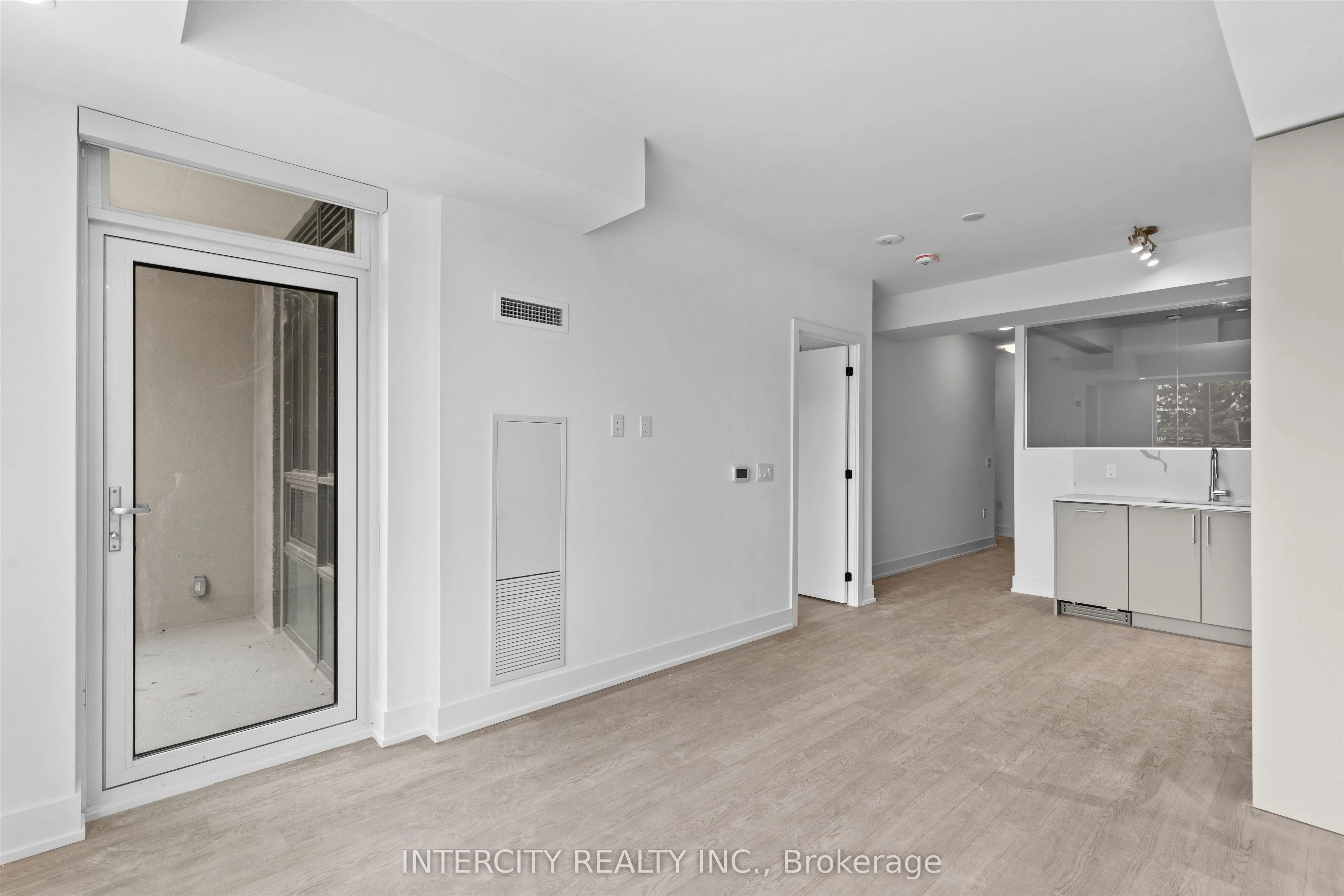 2075 King Road, #424