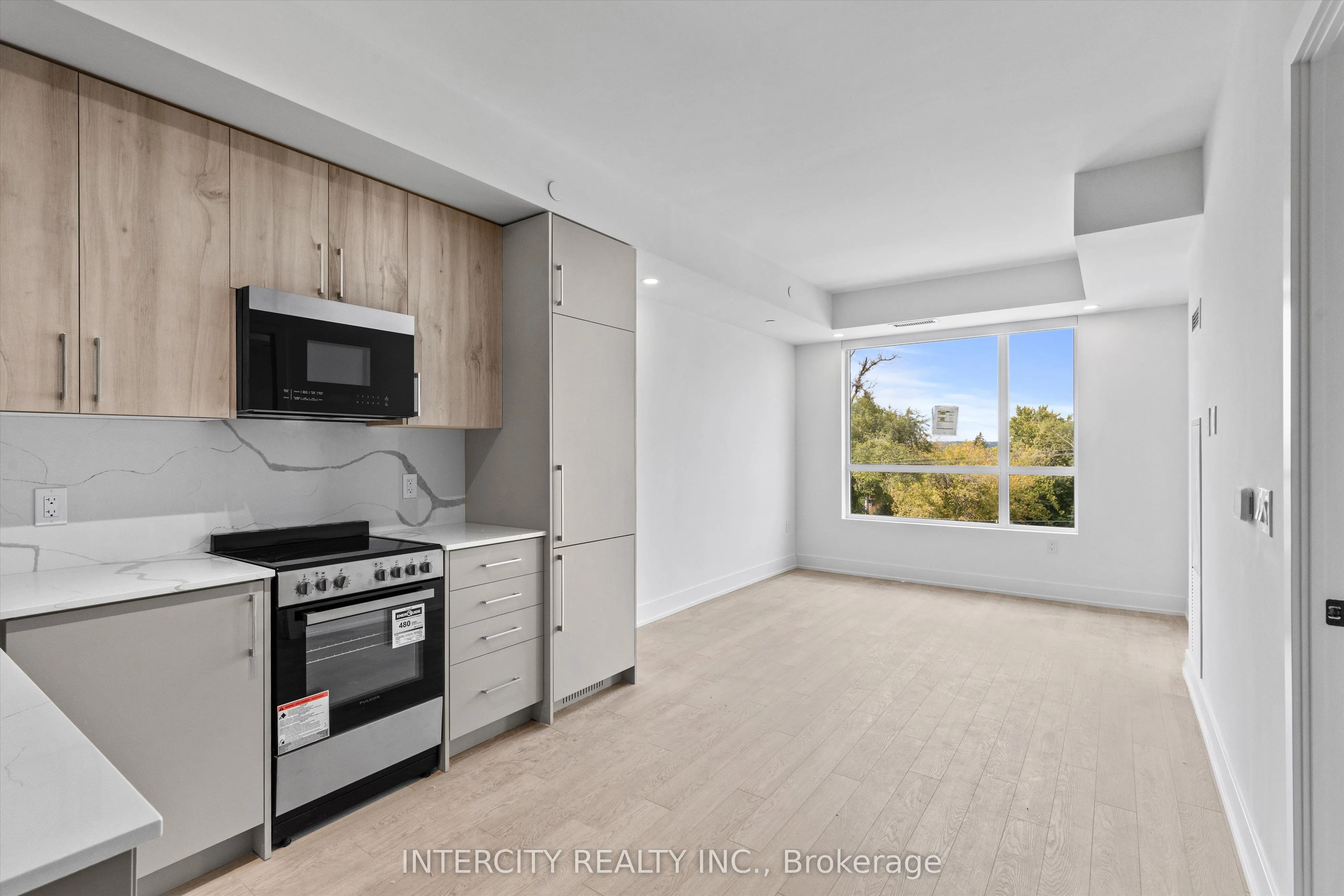 2075 King Road, #424