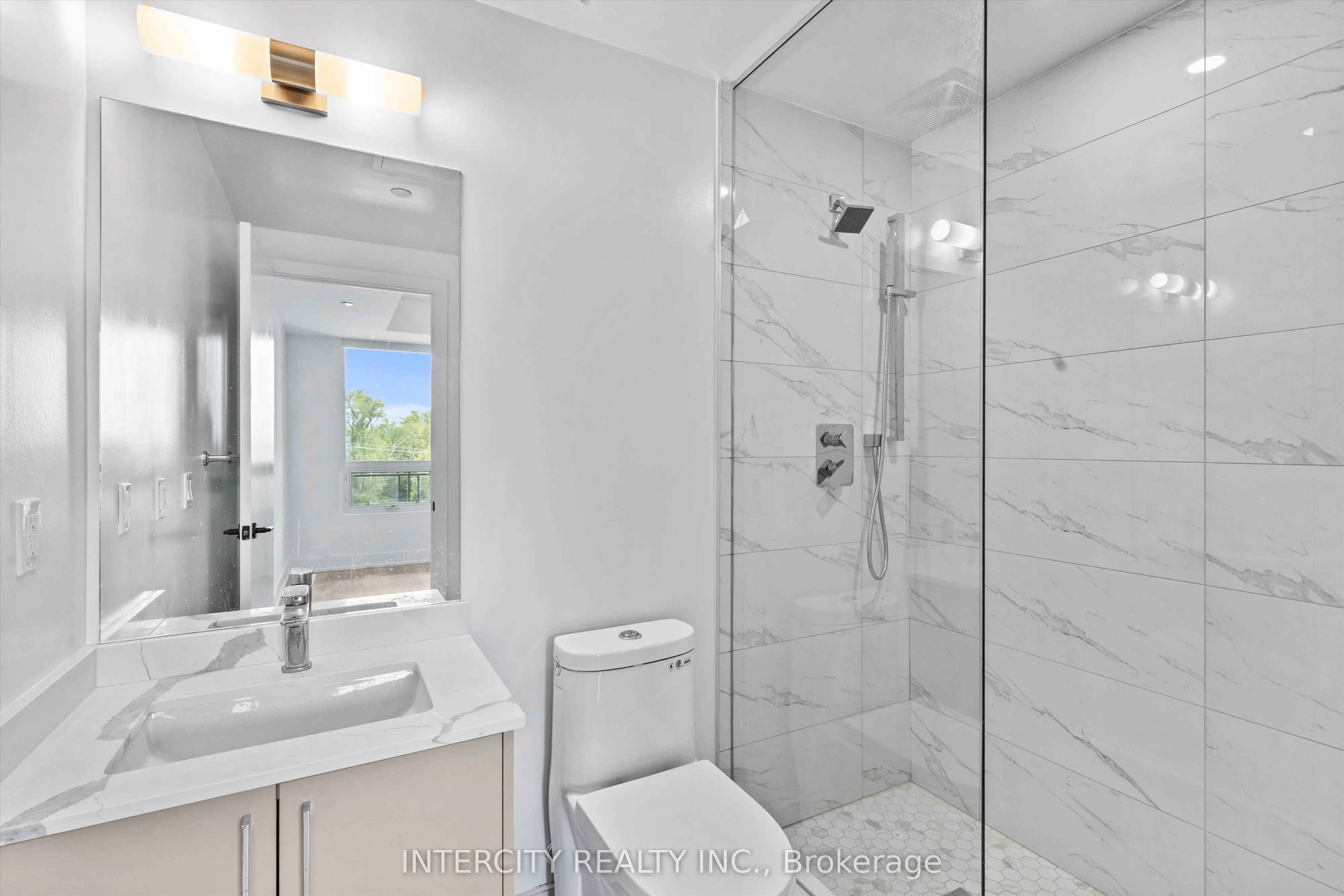 2075 King Road, #424