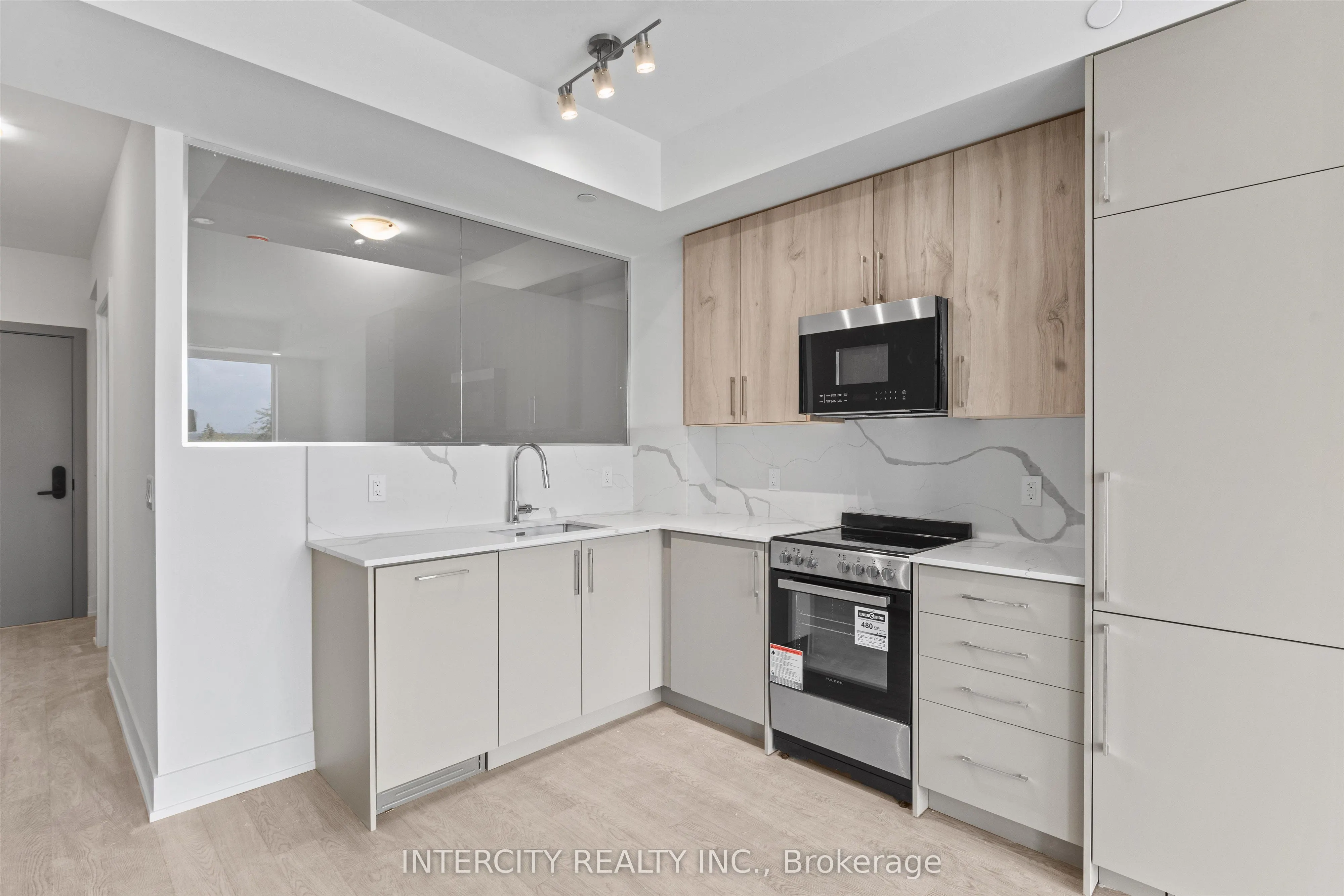 2075 King Road, #424
