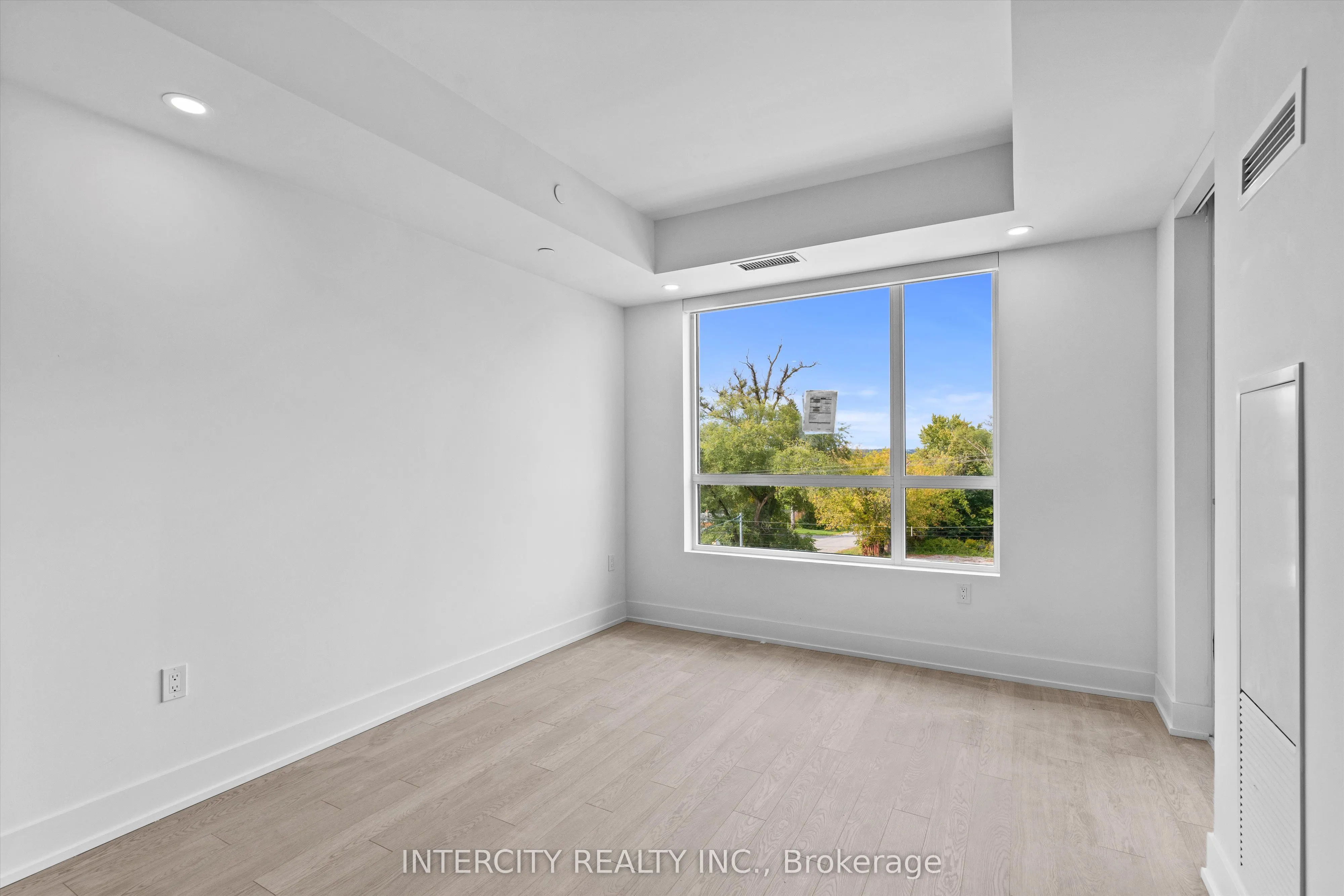 2075 King Road, #424