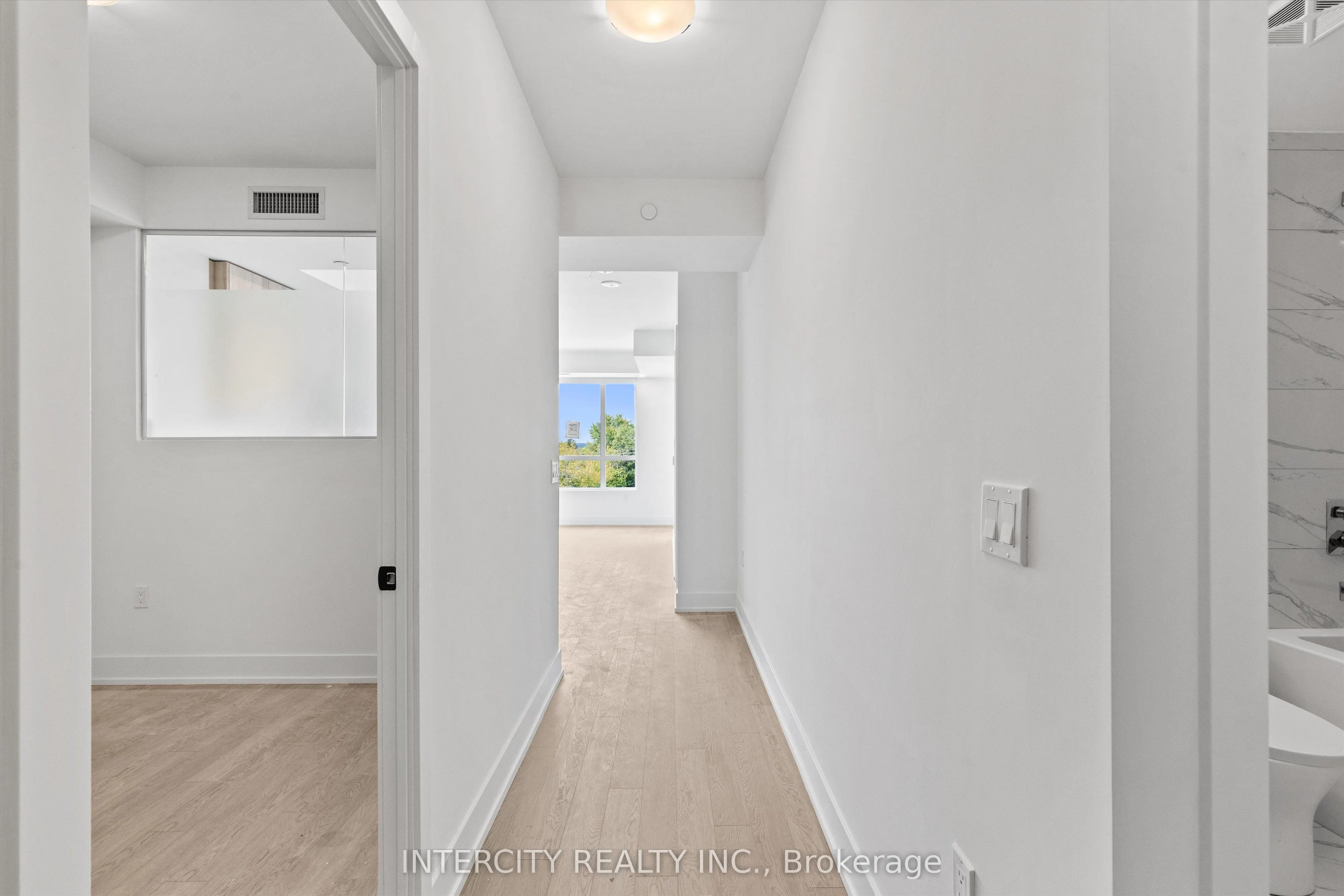 2075 King Road, #424