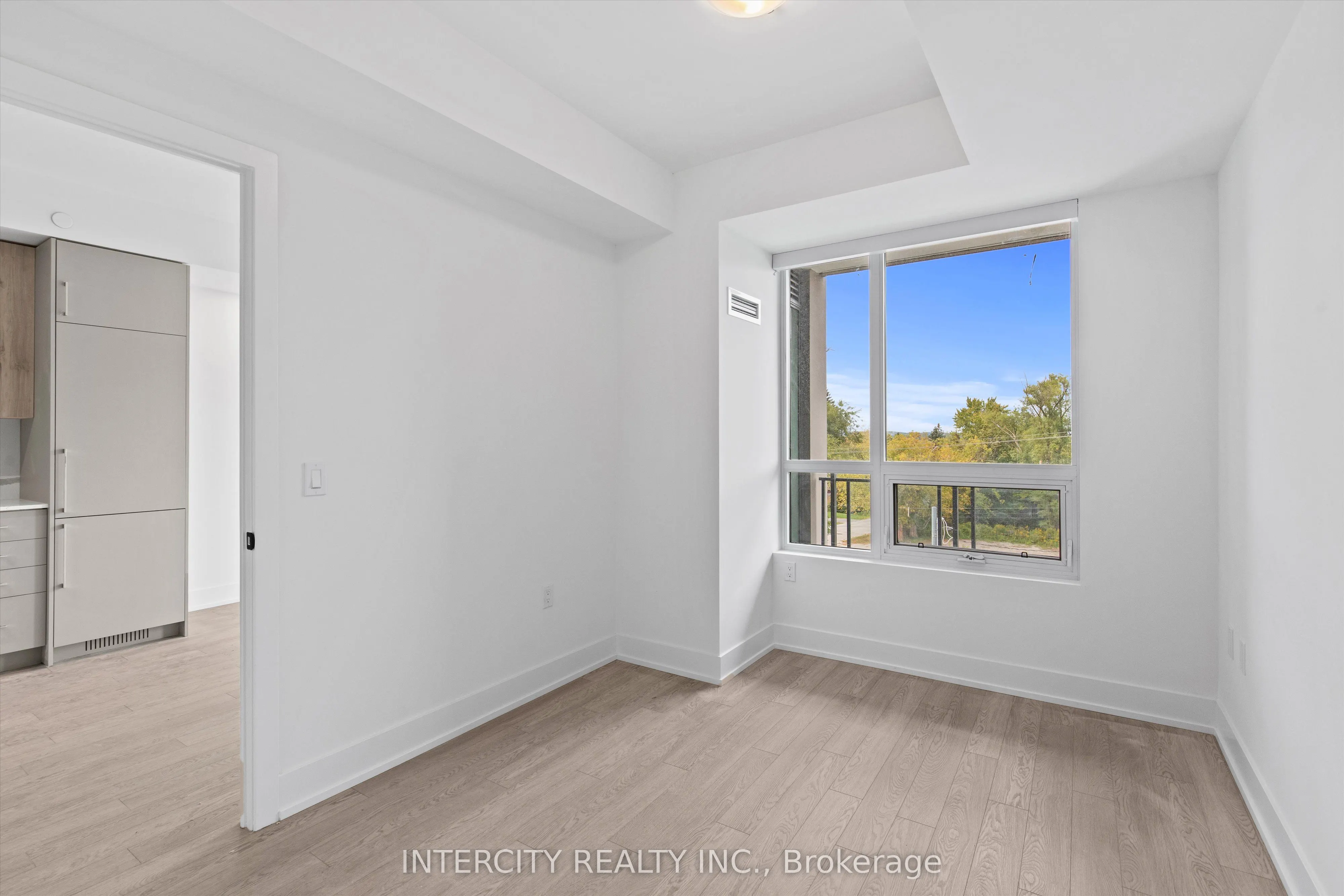 2075 King Road, #424