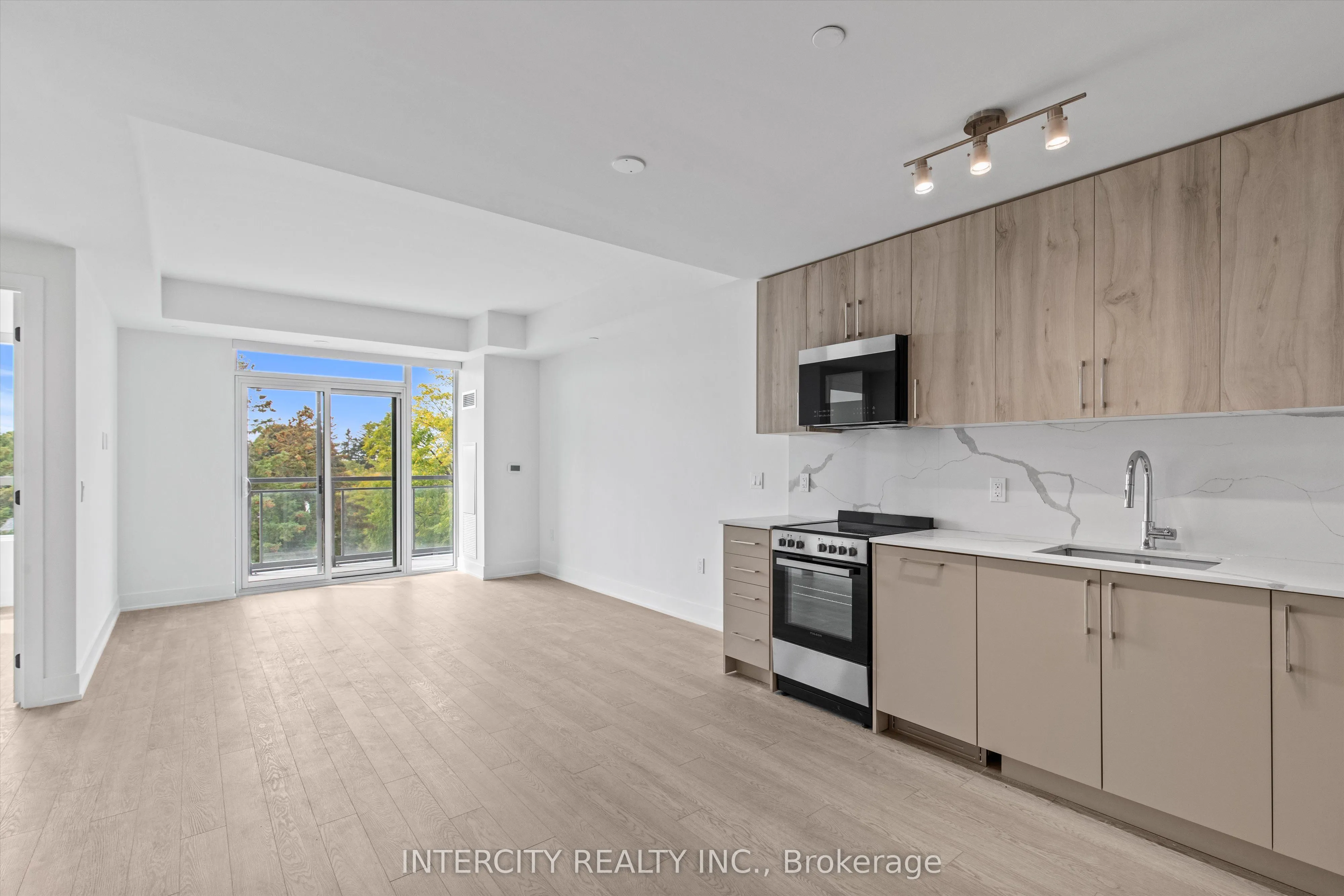 2075 King Road, #417