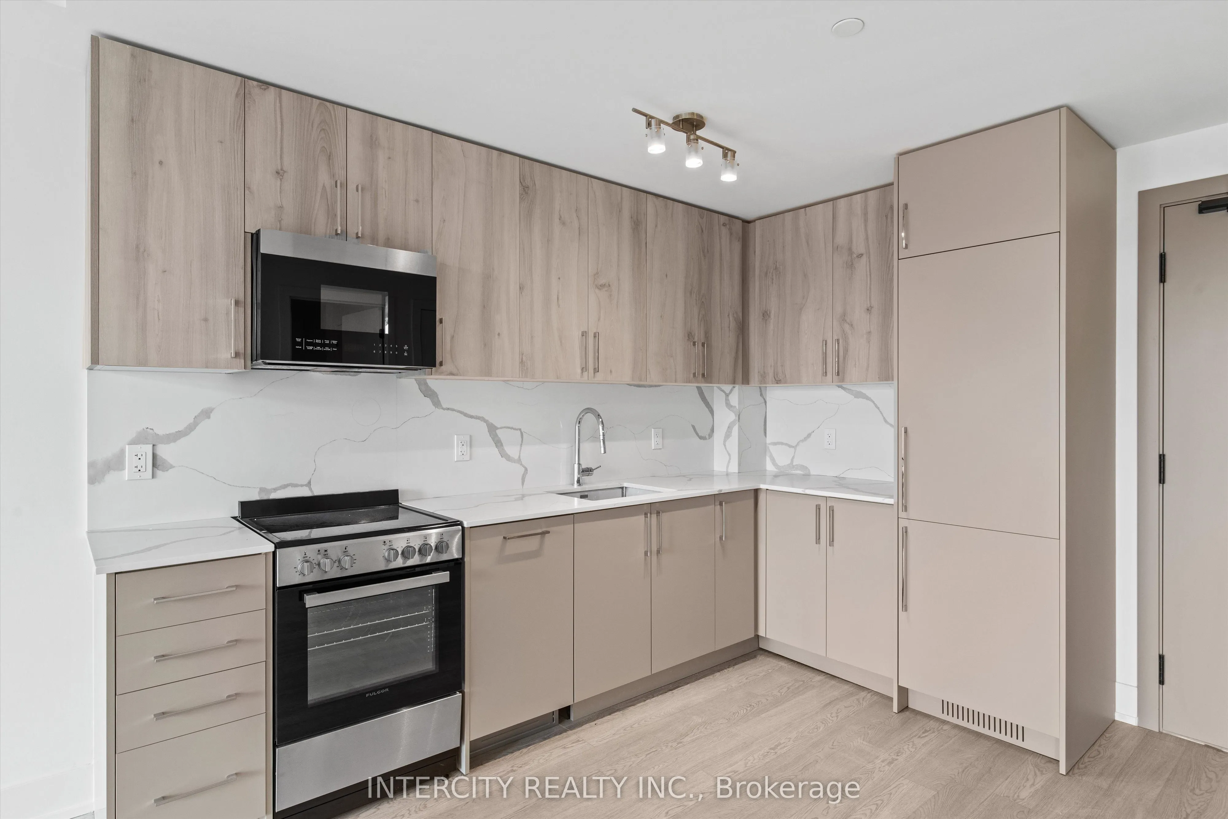 2075 King Road, #417