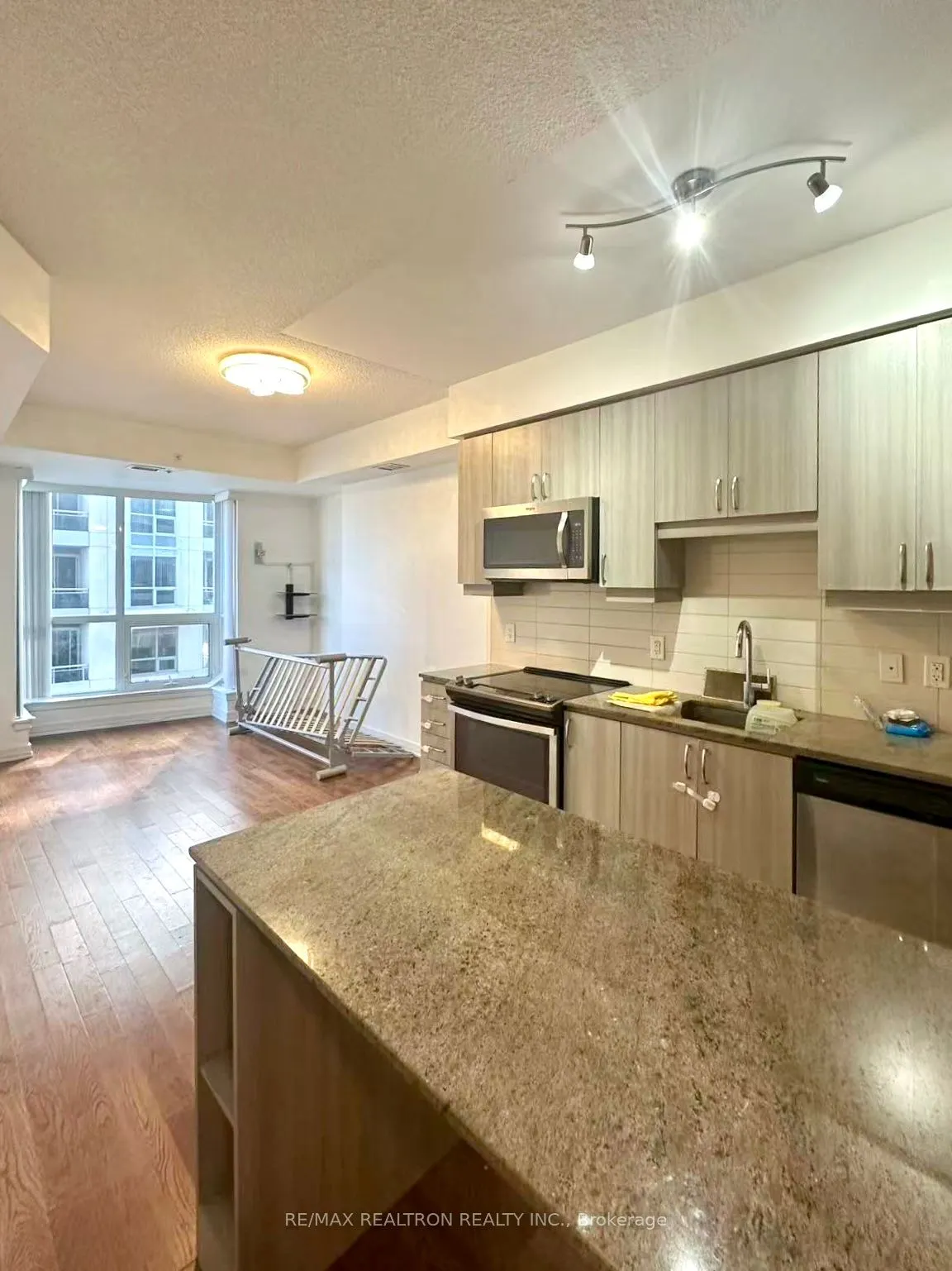 9191 Yonge Street, #SW311
