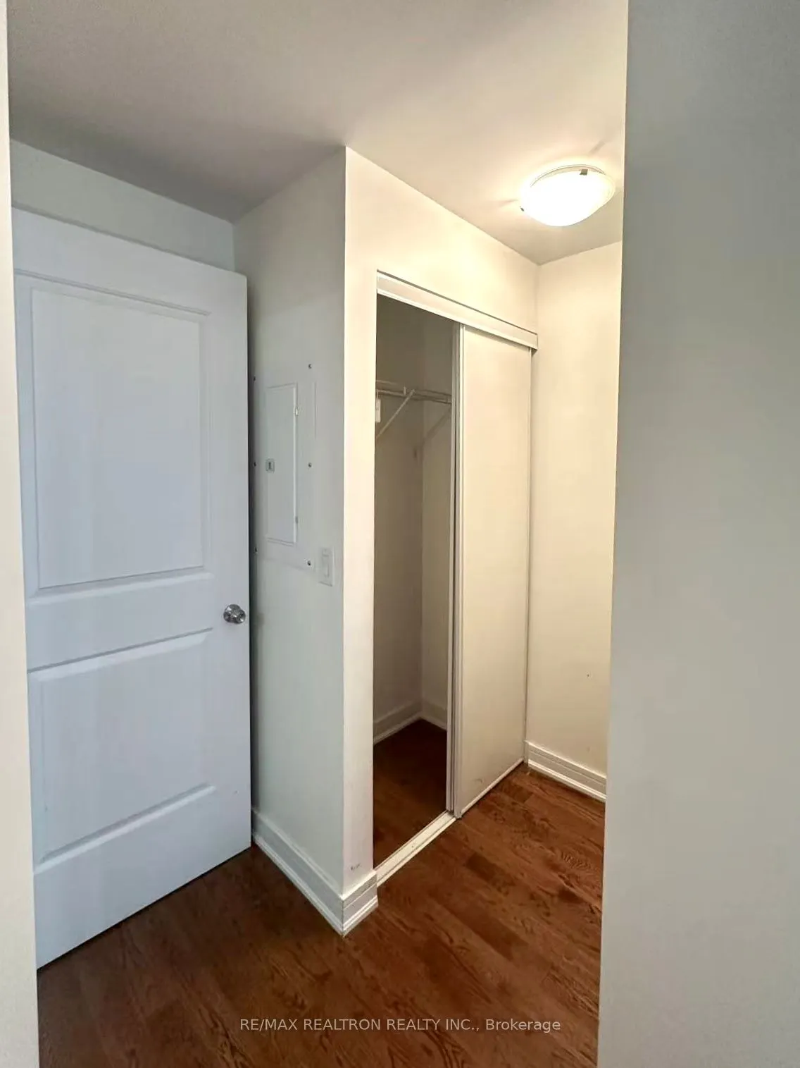 9191 Yonge Street, #SW311