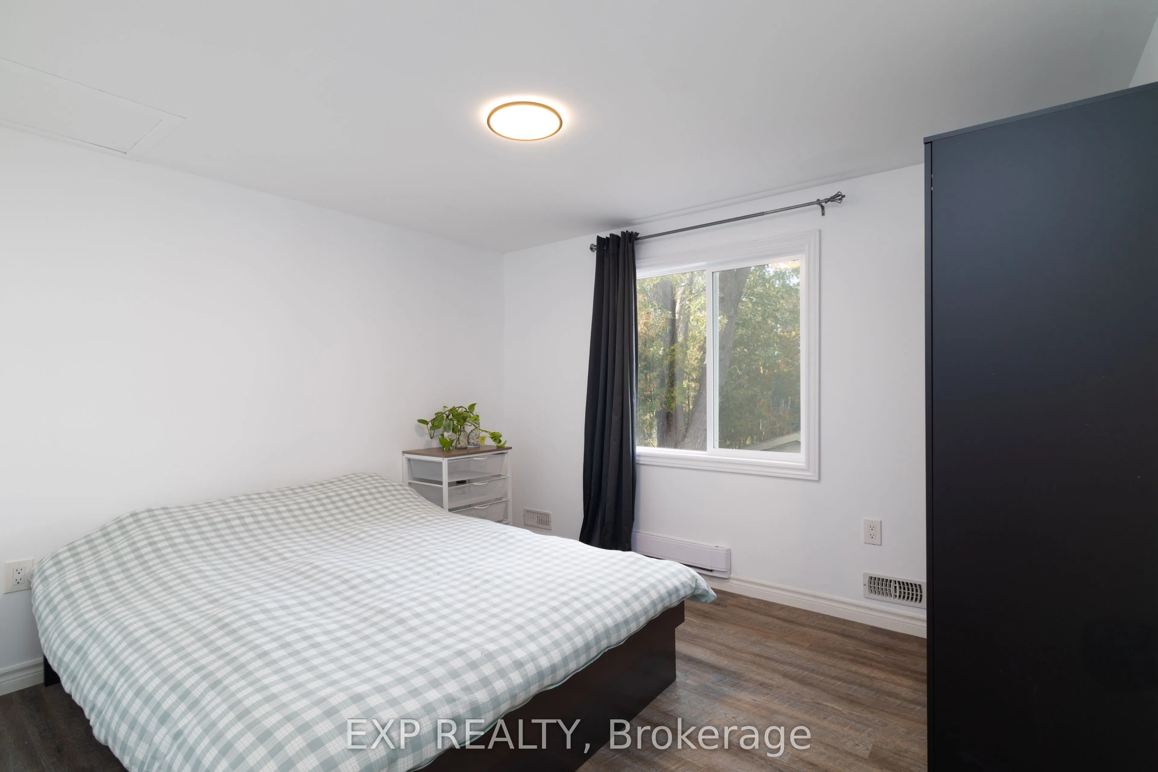 24 Lakeshore Road