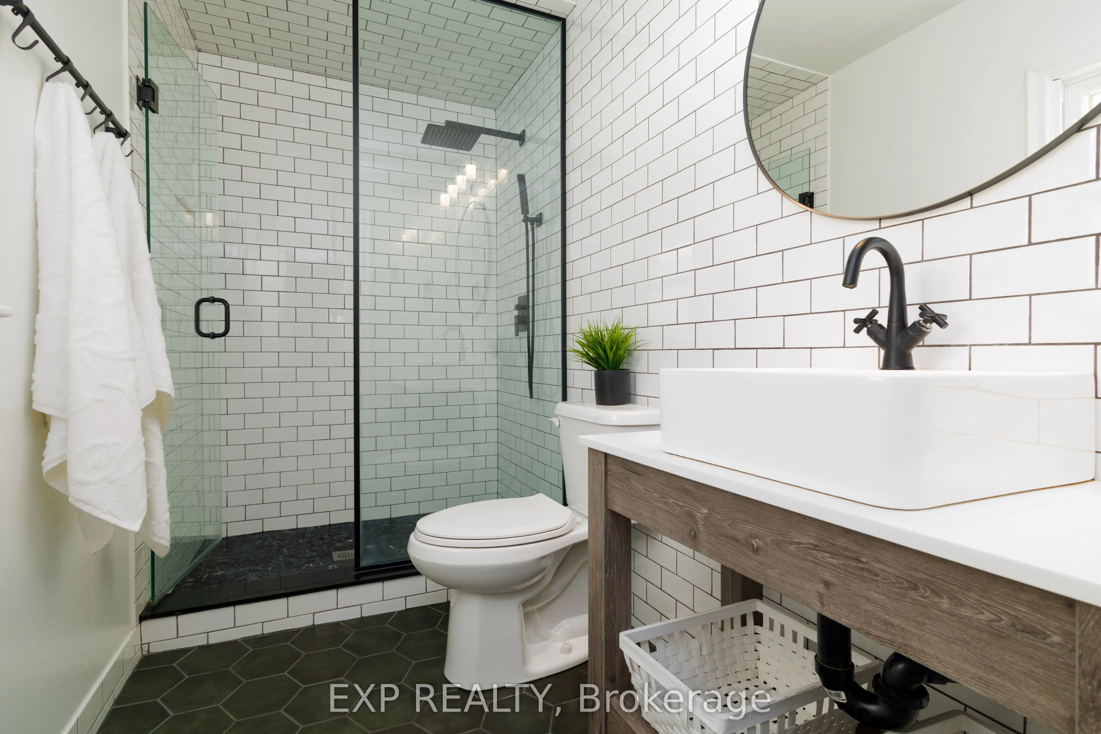 24 Lakeshore Road