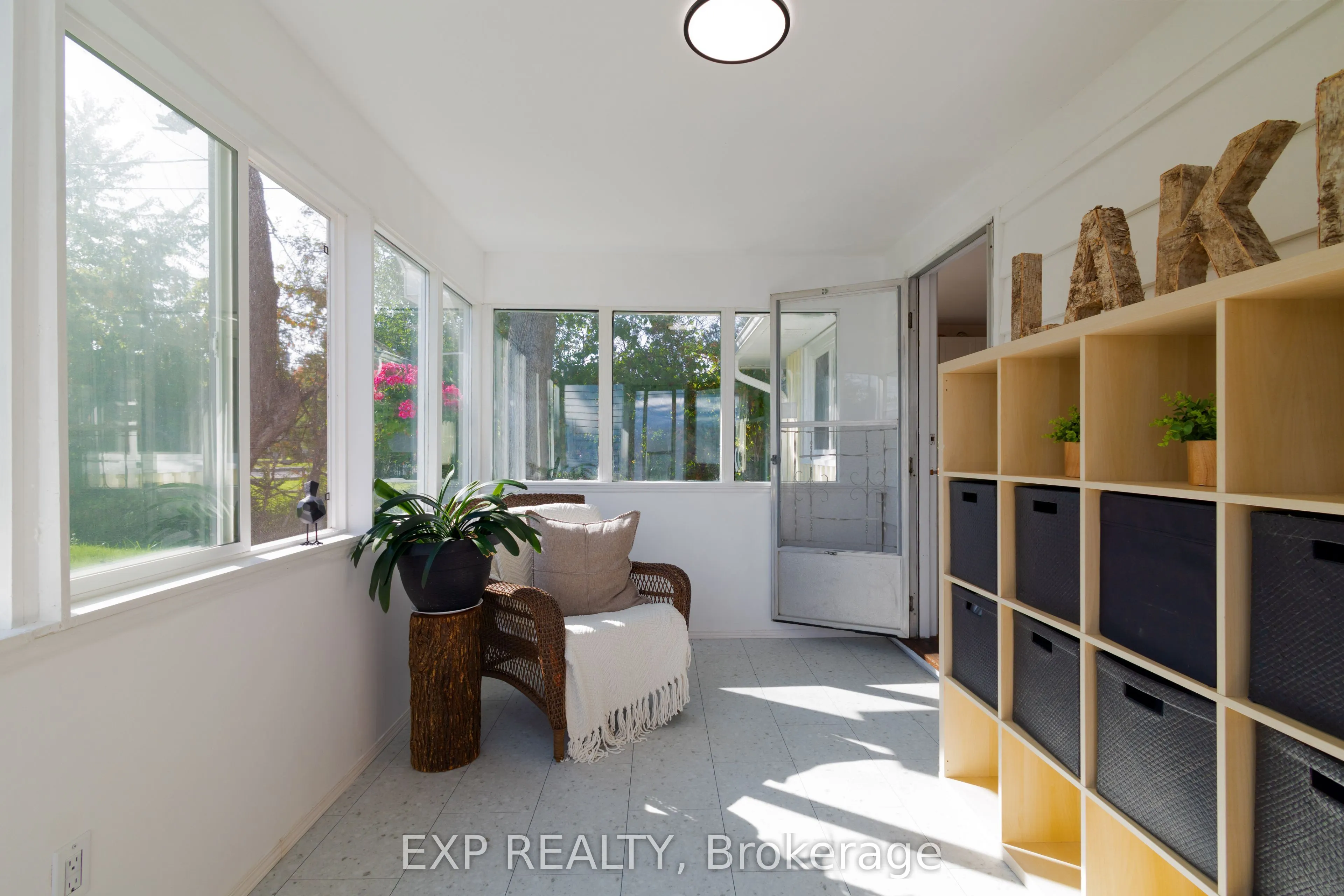 24 Lakeshore Road