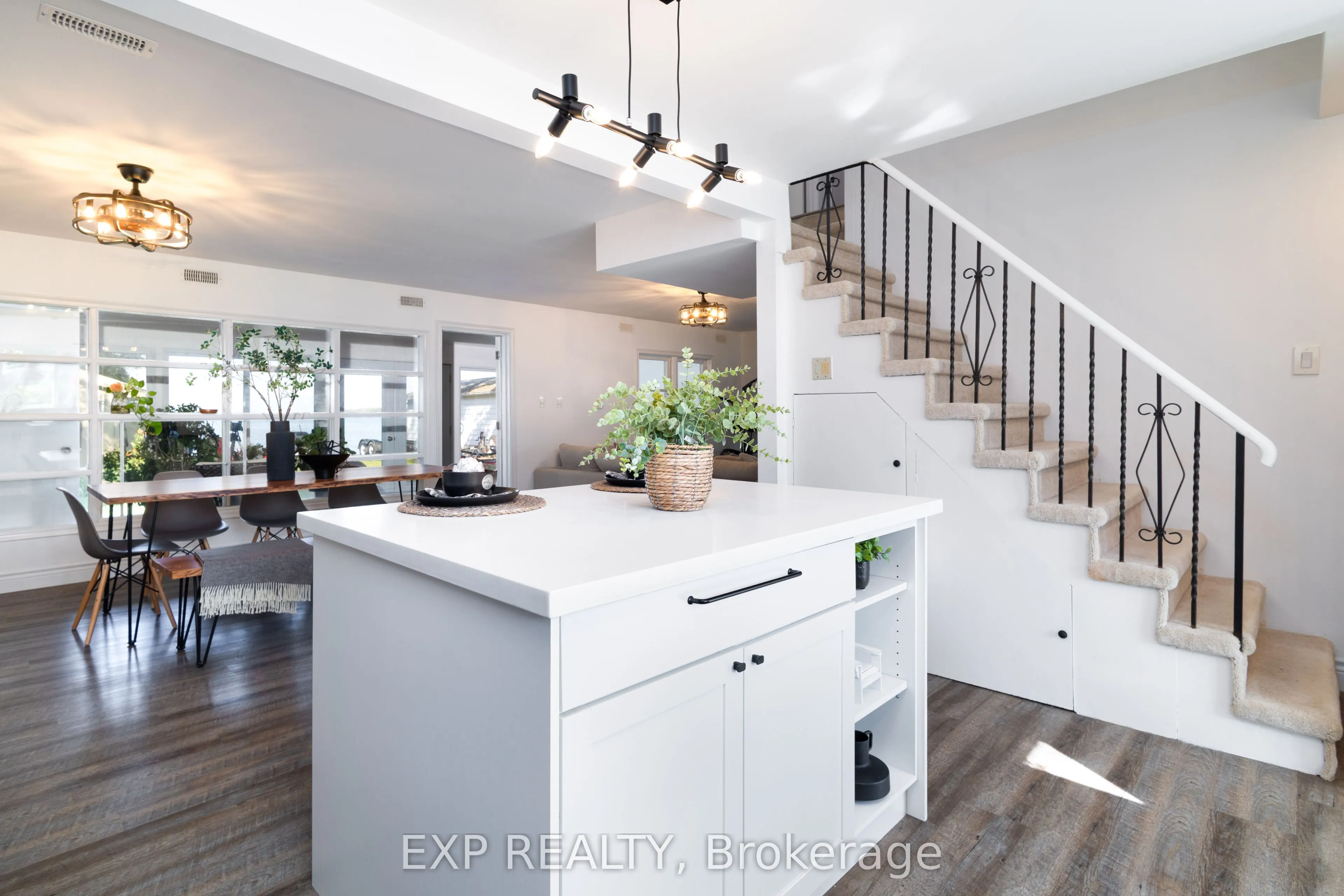 24 Lakeshore Road