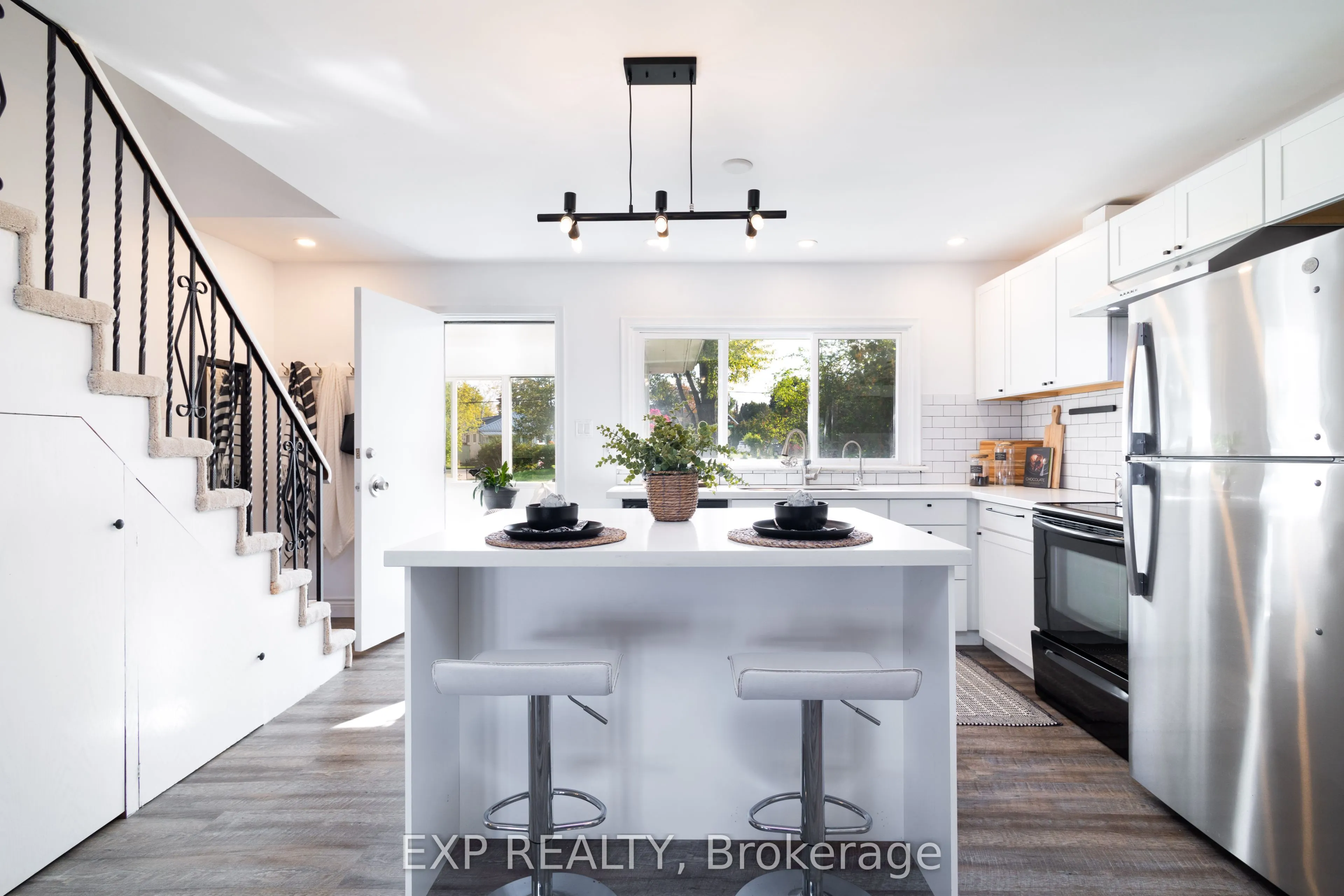 24 Lakeshore Road