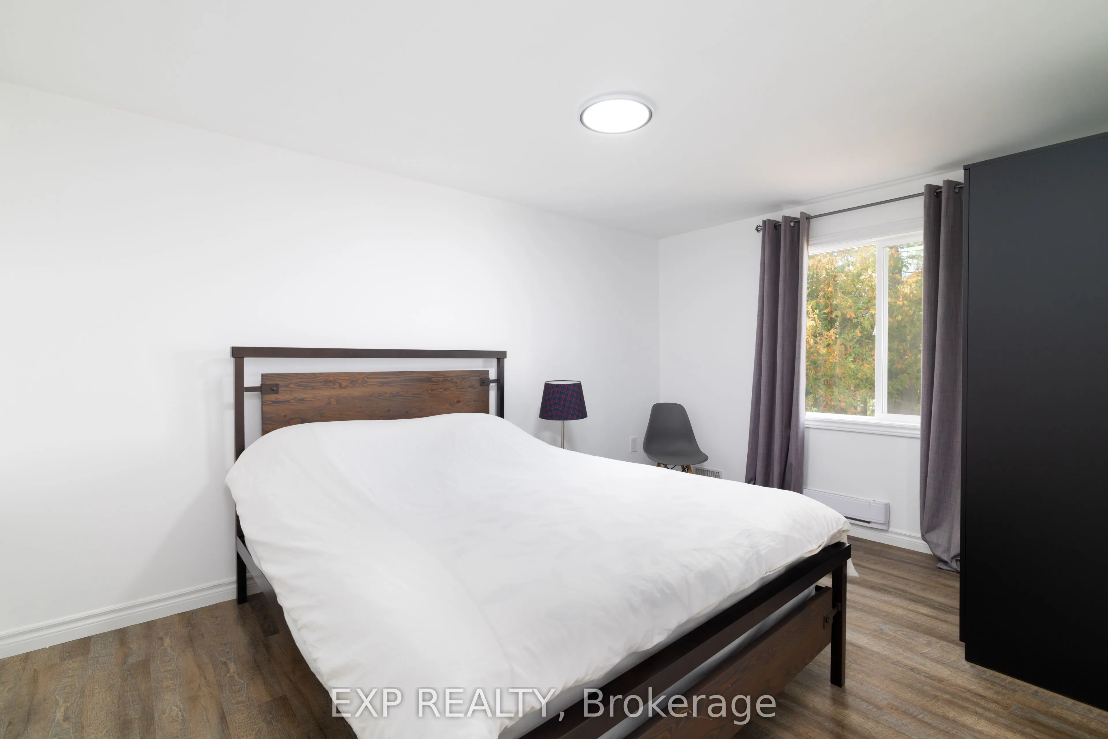 24 Lakeshore Road