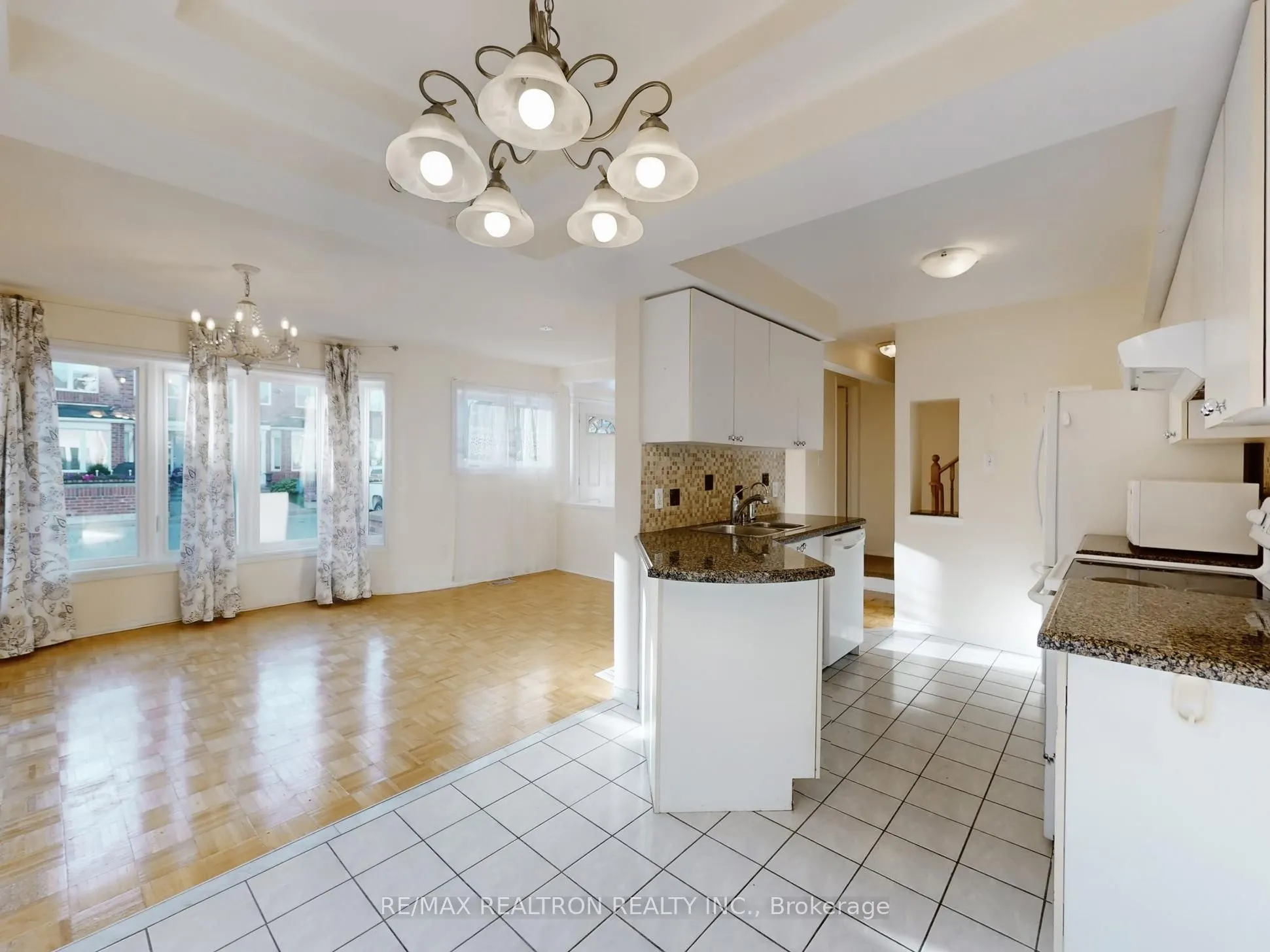 18 Clark Avenue W, #144