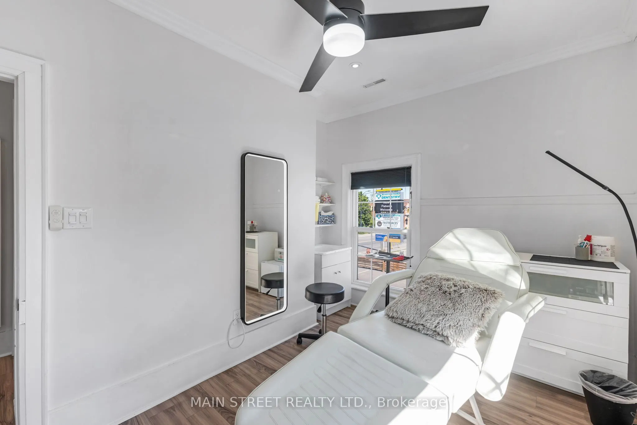 92 Holland Street W