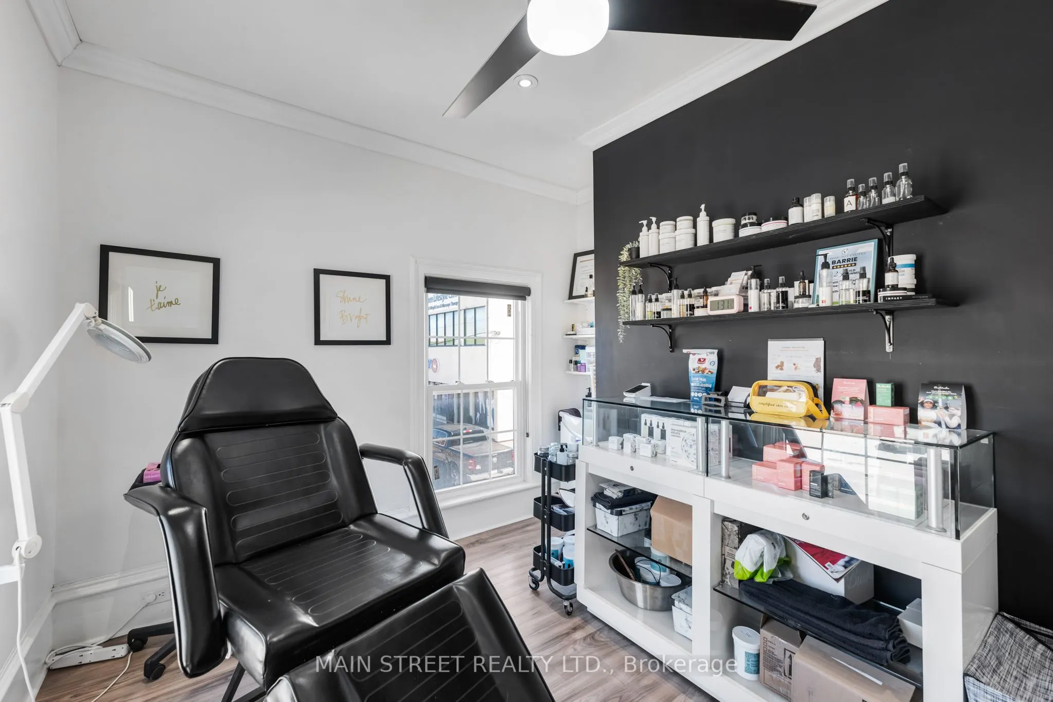 92 Holland Street W