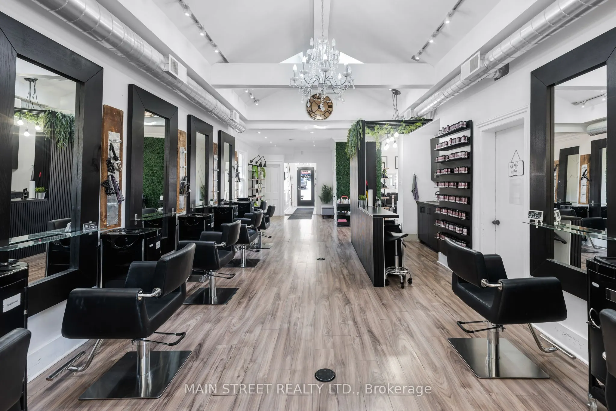 92 Holland Street W