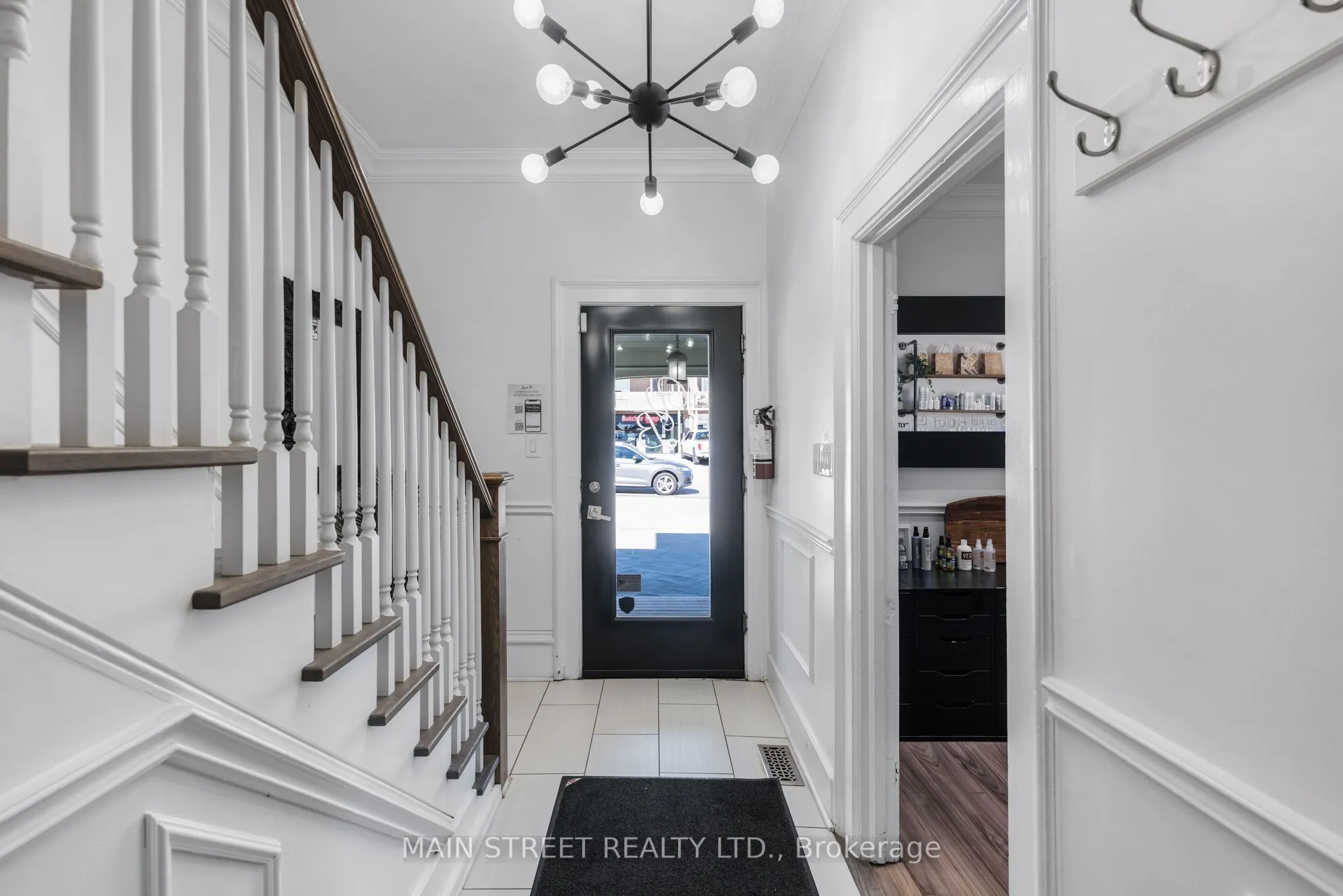 92 Holland Street W