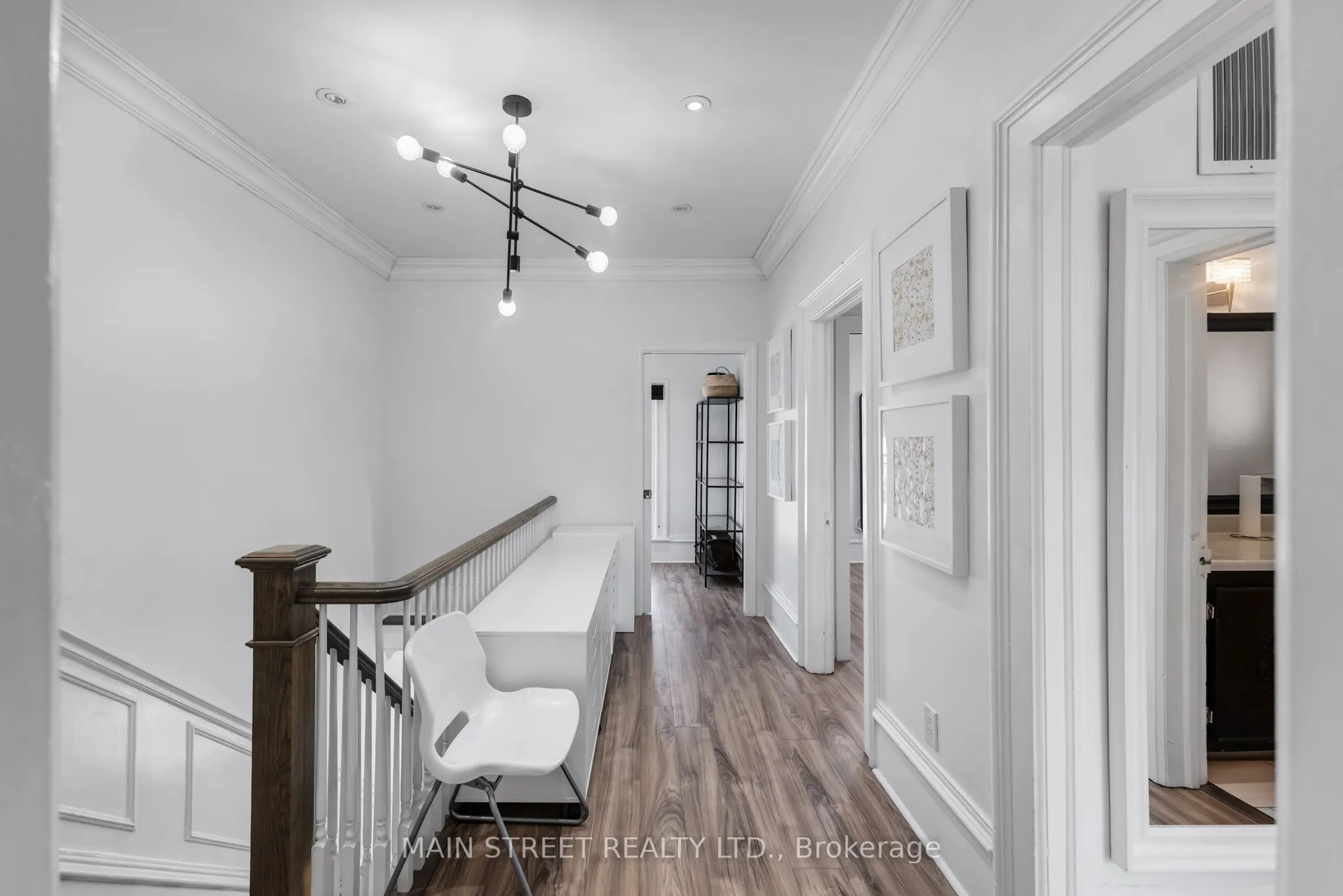 92 Holland Street W