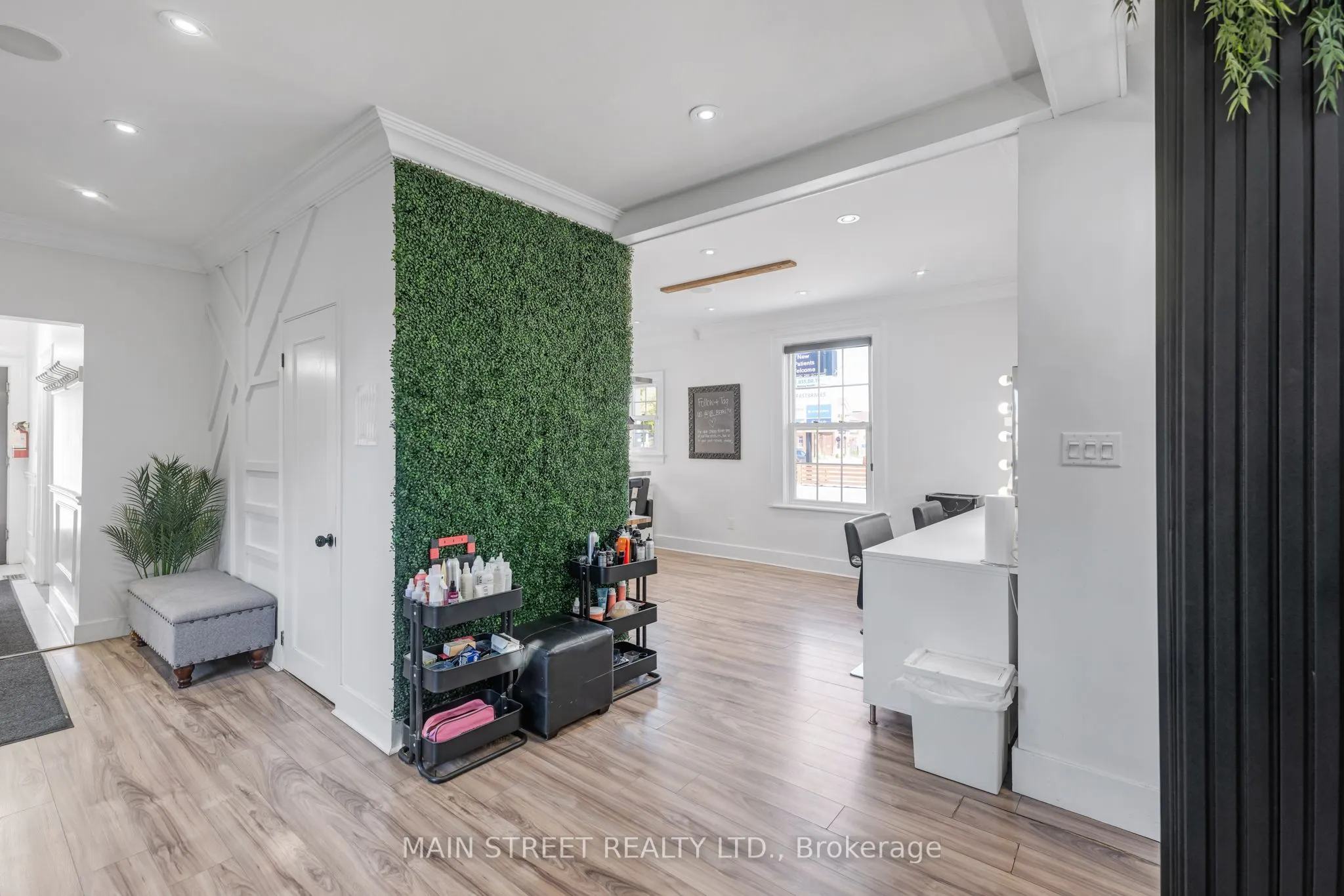 92 Holland Street W