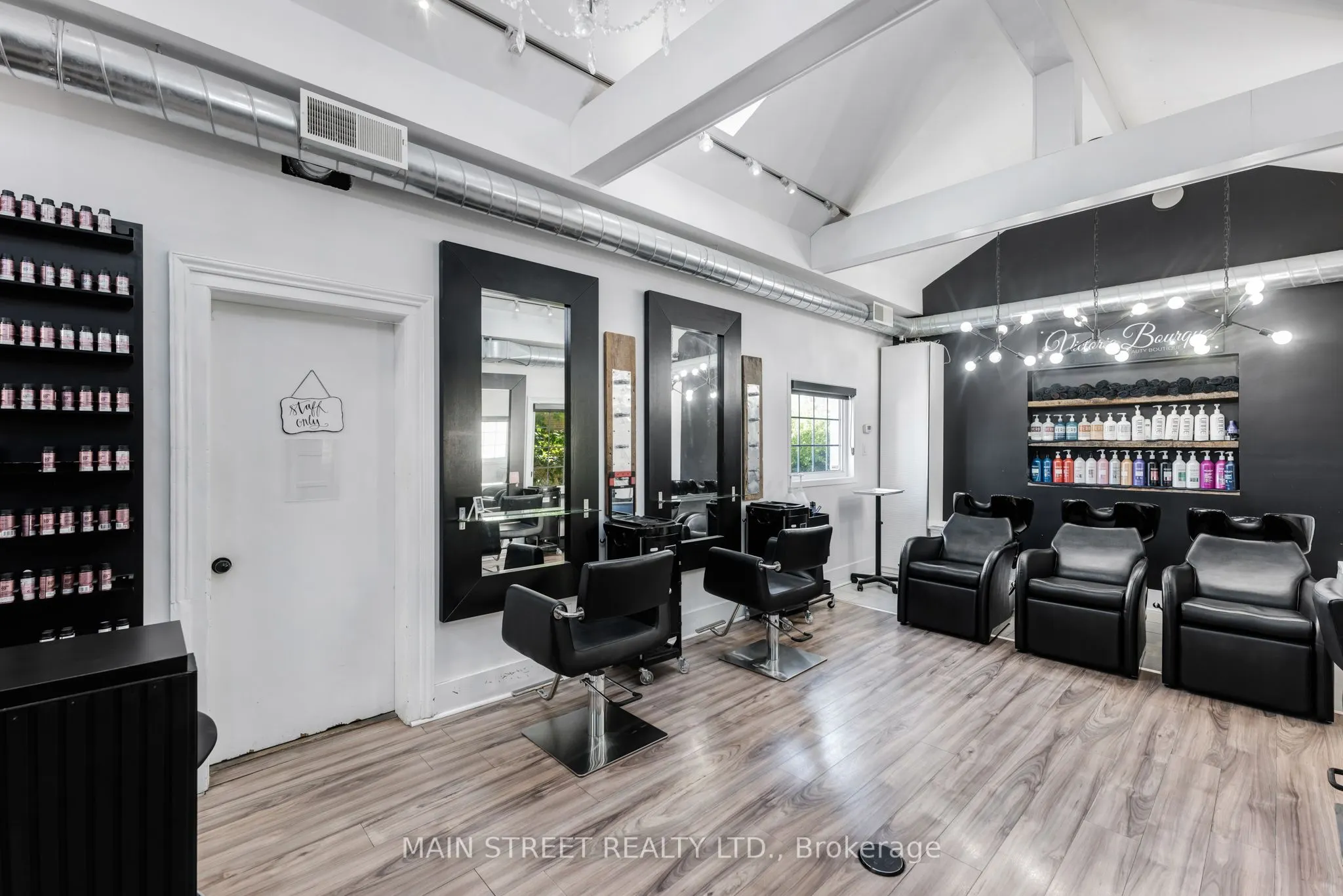 92 Holland Street W