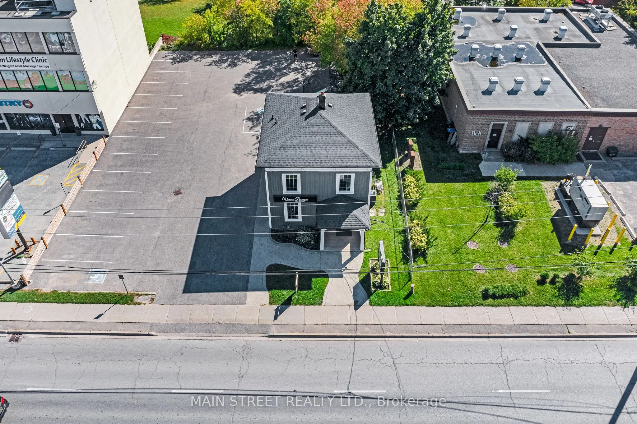 92 Holland Street W