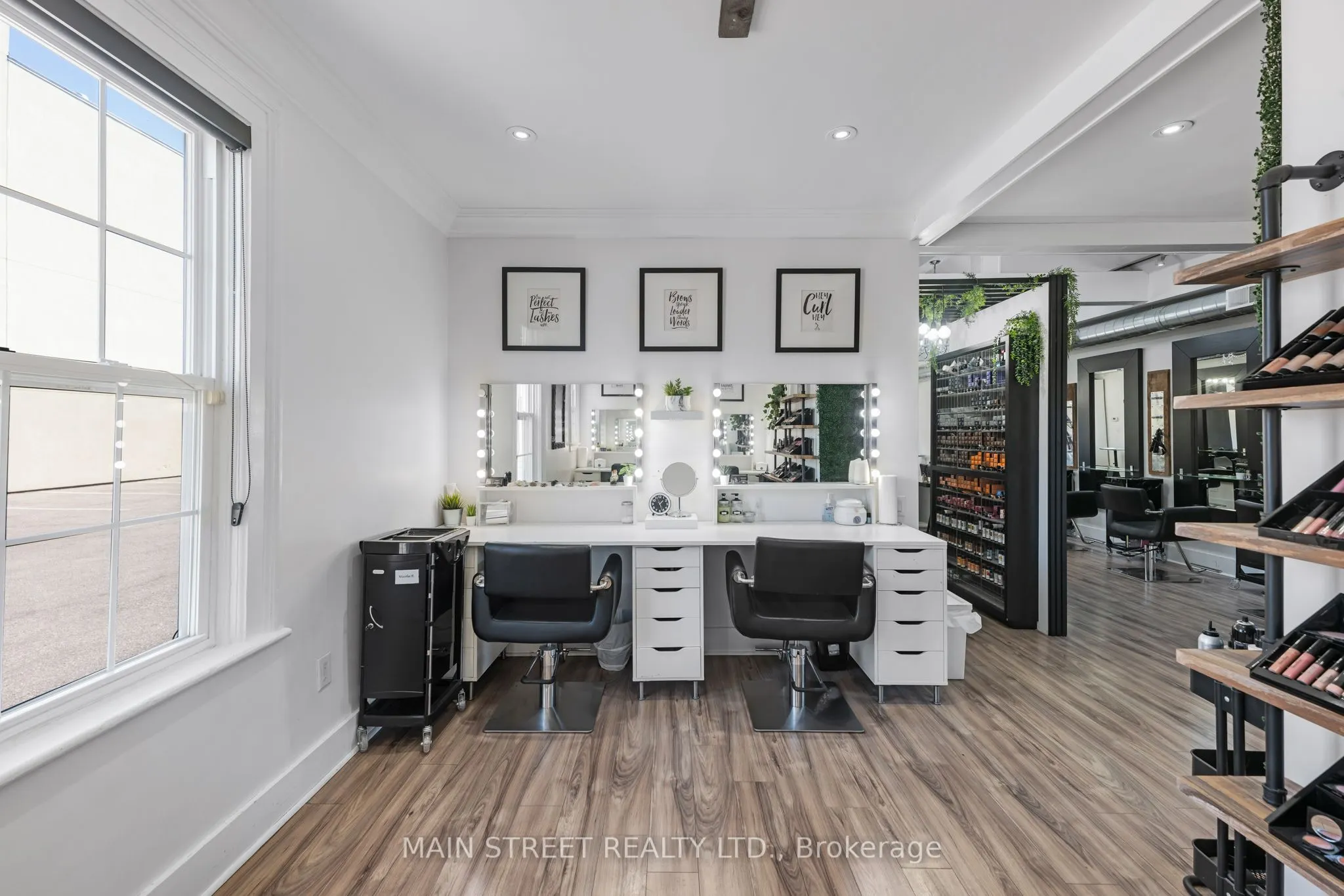 92 Holland Street W