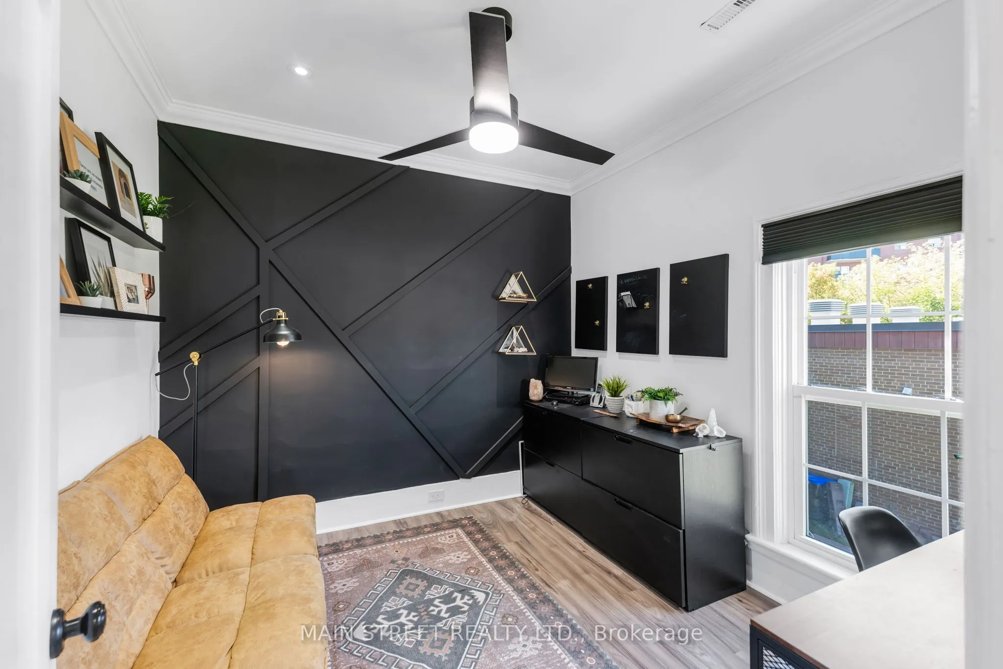 92 Holland Street W