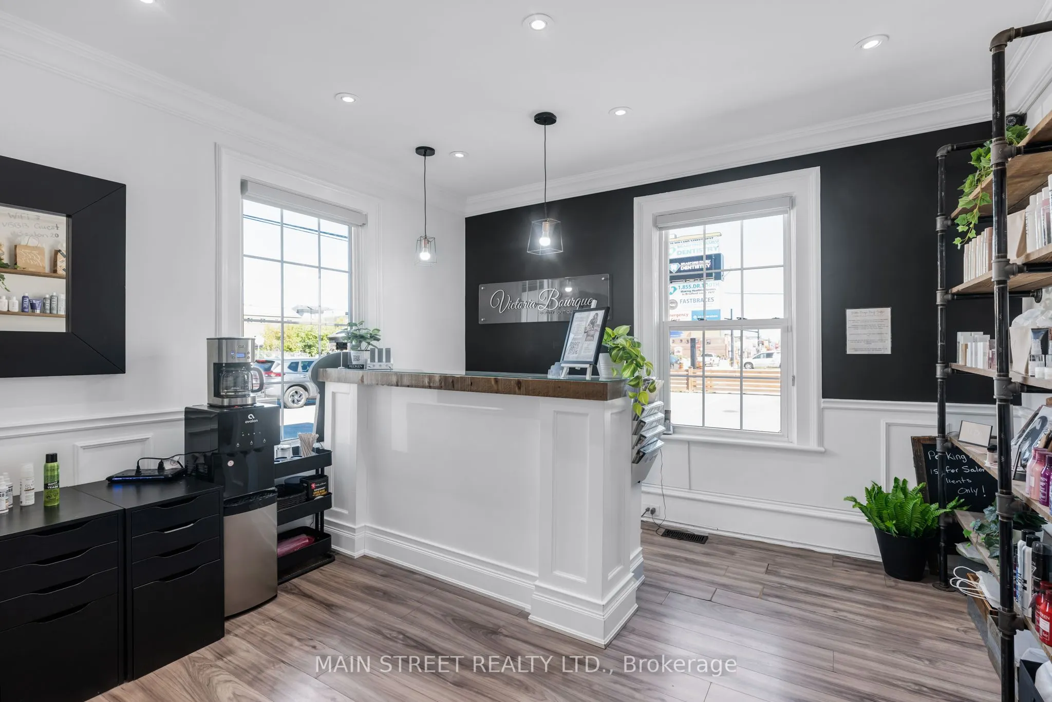 92 Holland Street W