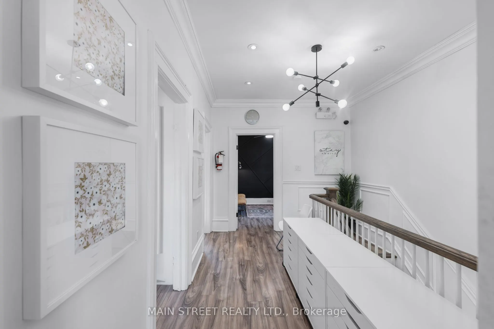 92 Holland Street W
