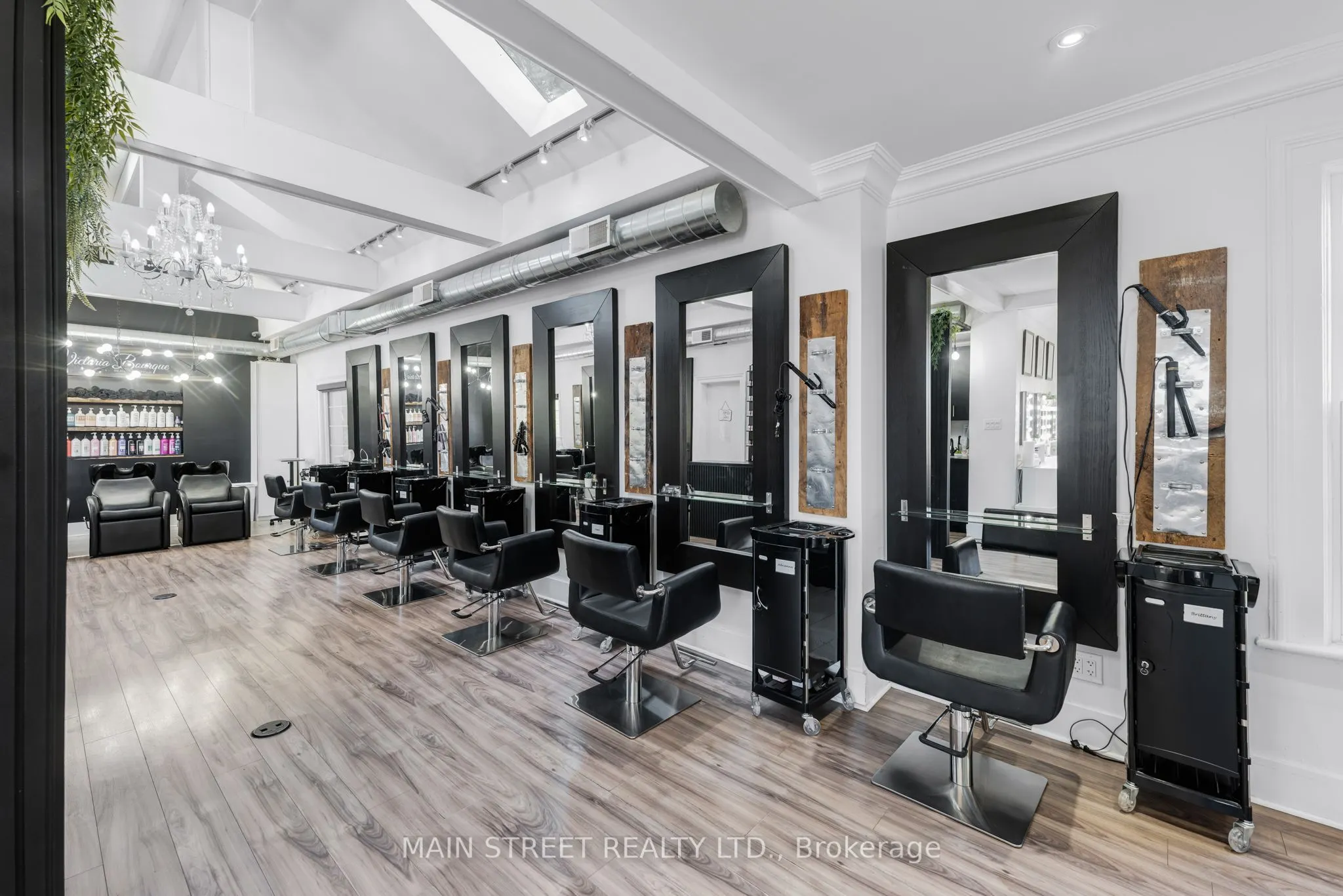 92 Holland Street W