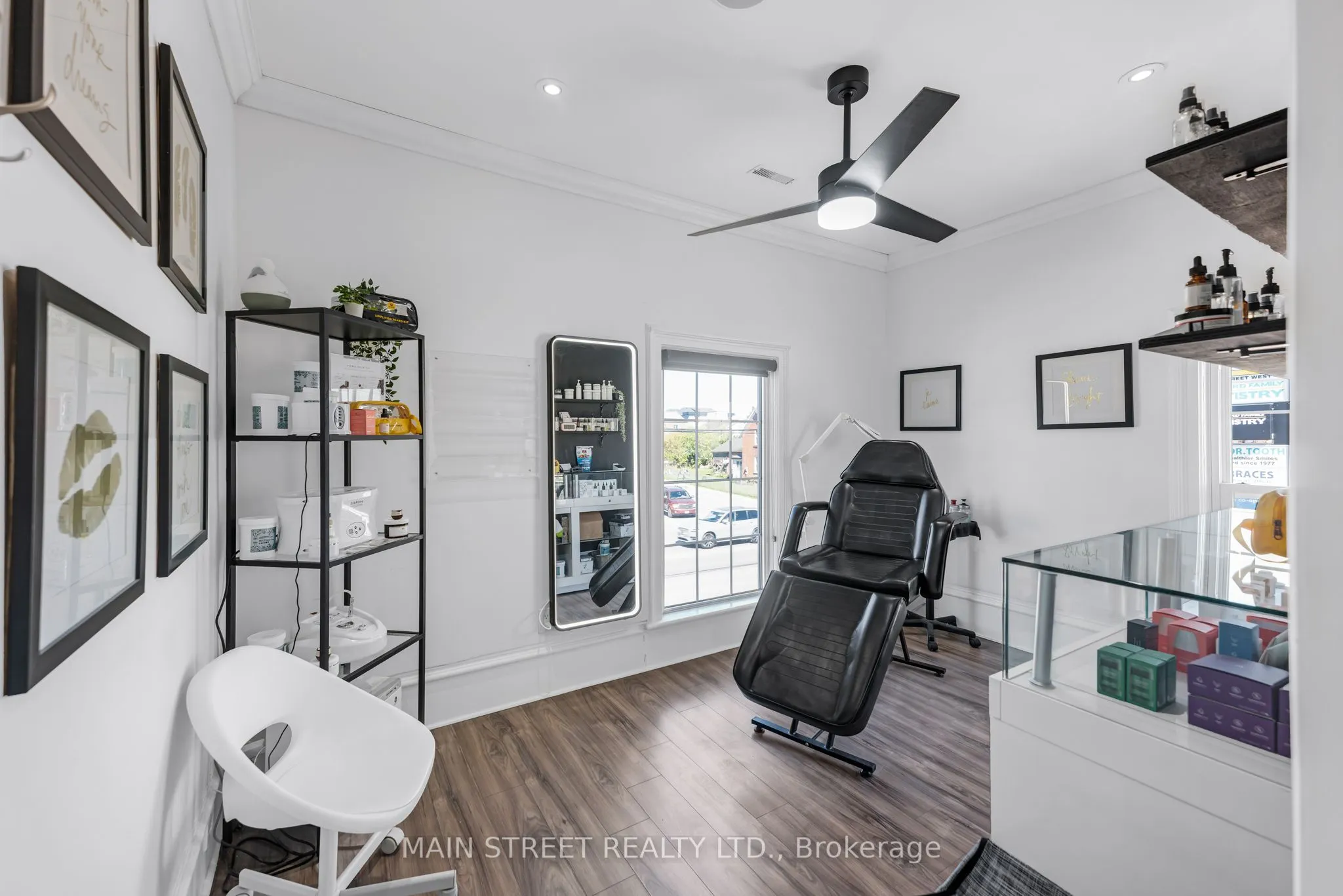 92 Holland Street W