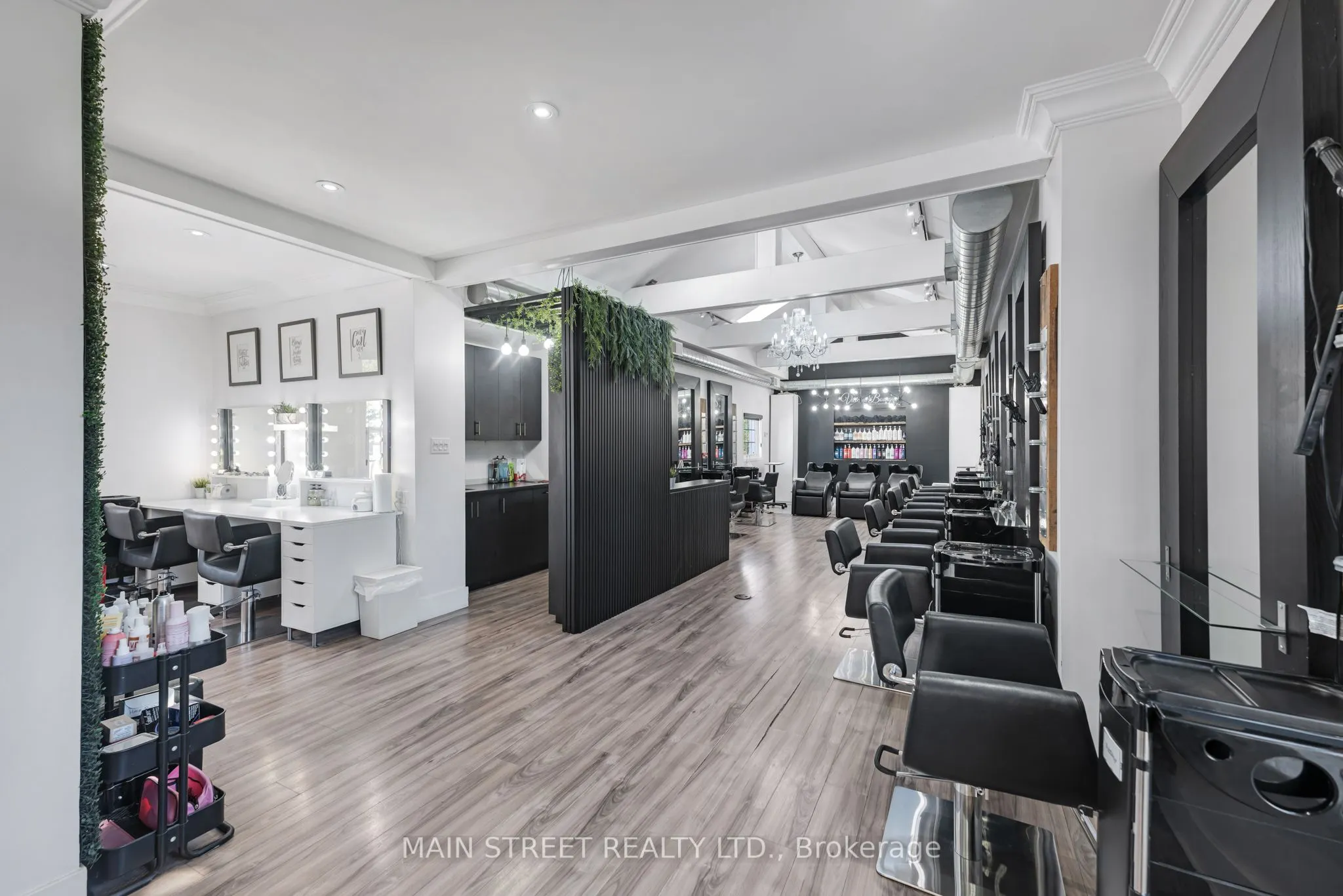 92 Holland Street W