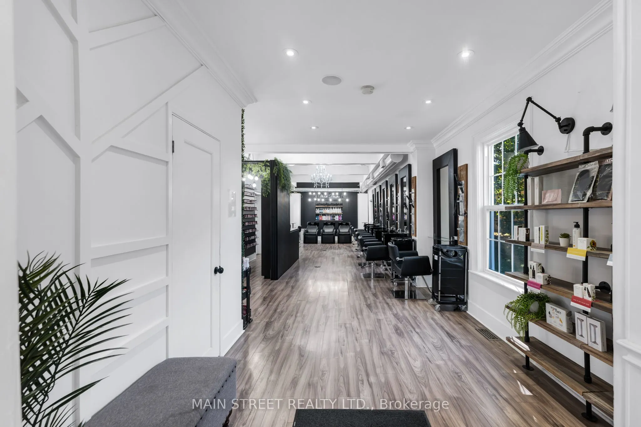 92 Holland Street W