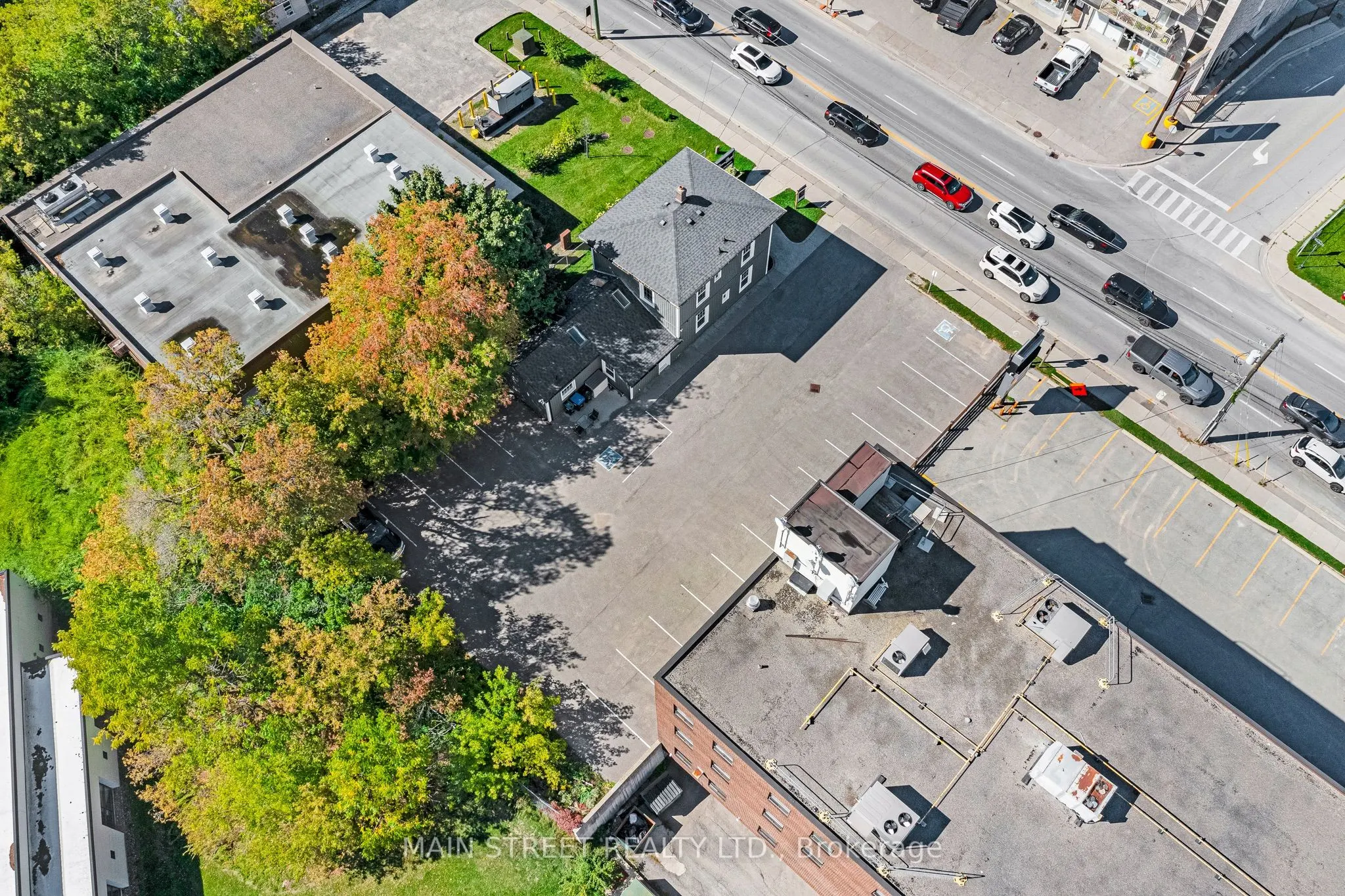 92 Holland Street W