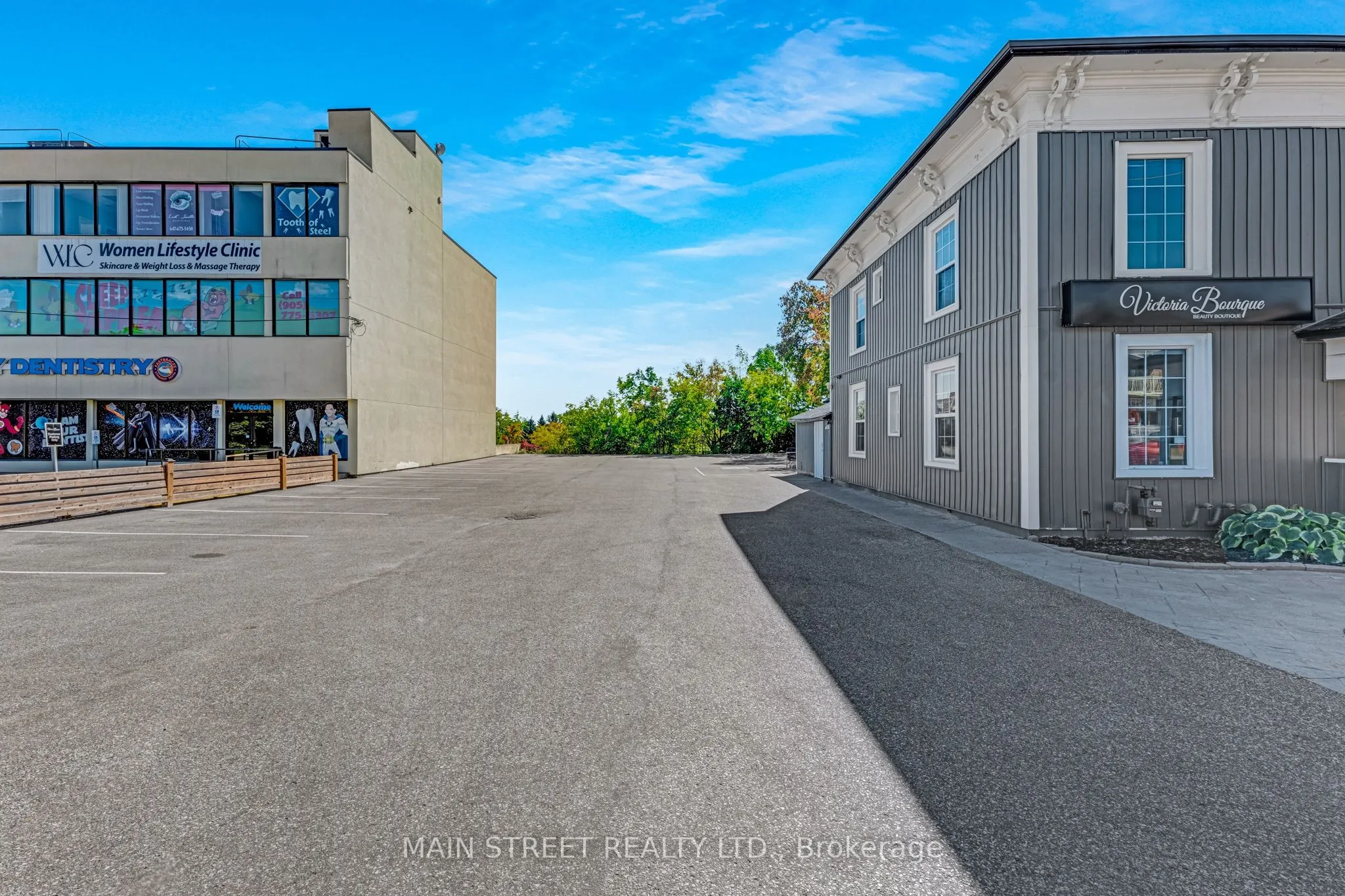 92 Holland Street W