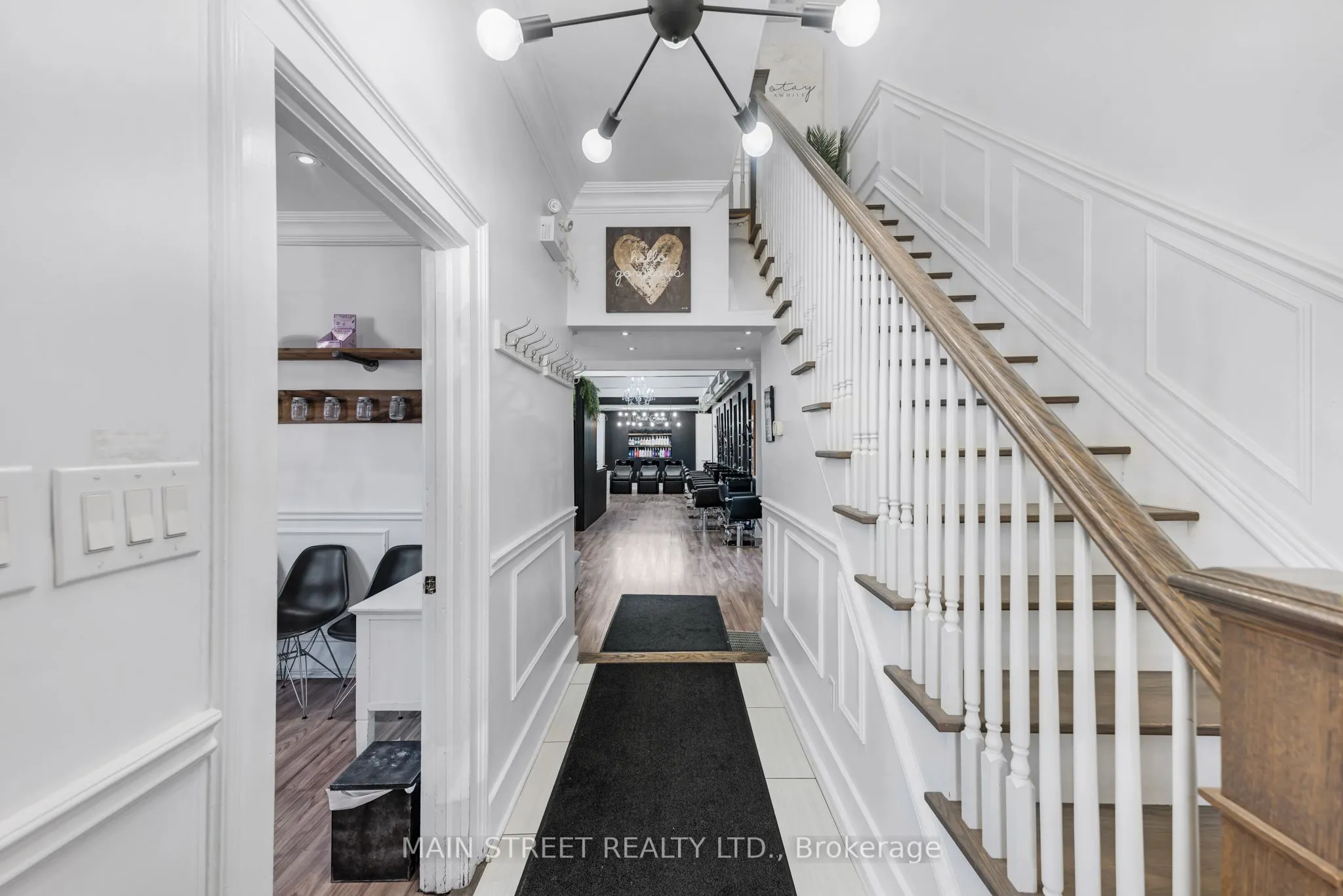 92 Holland Street W