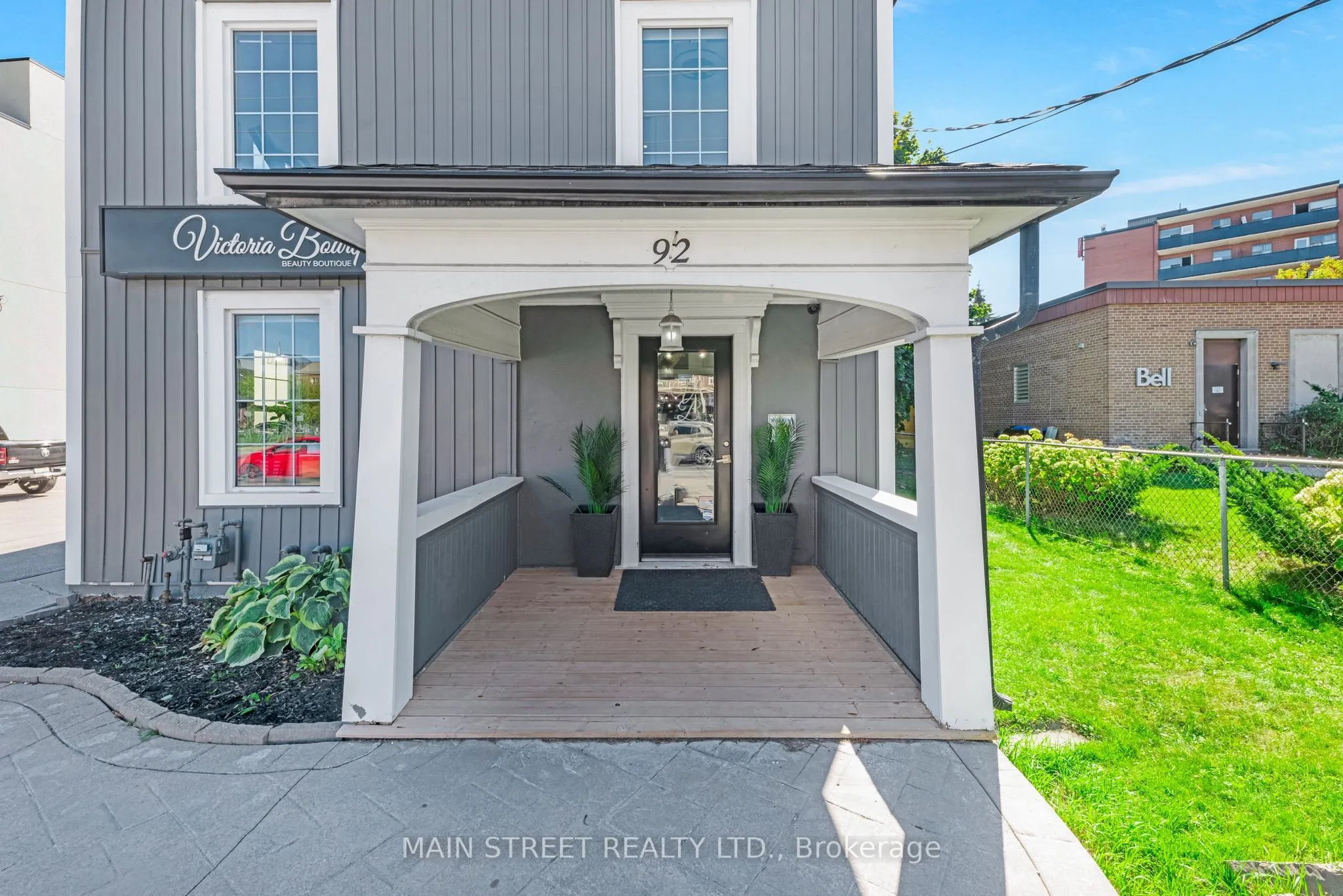 92 Holland Street W